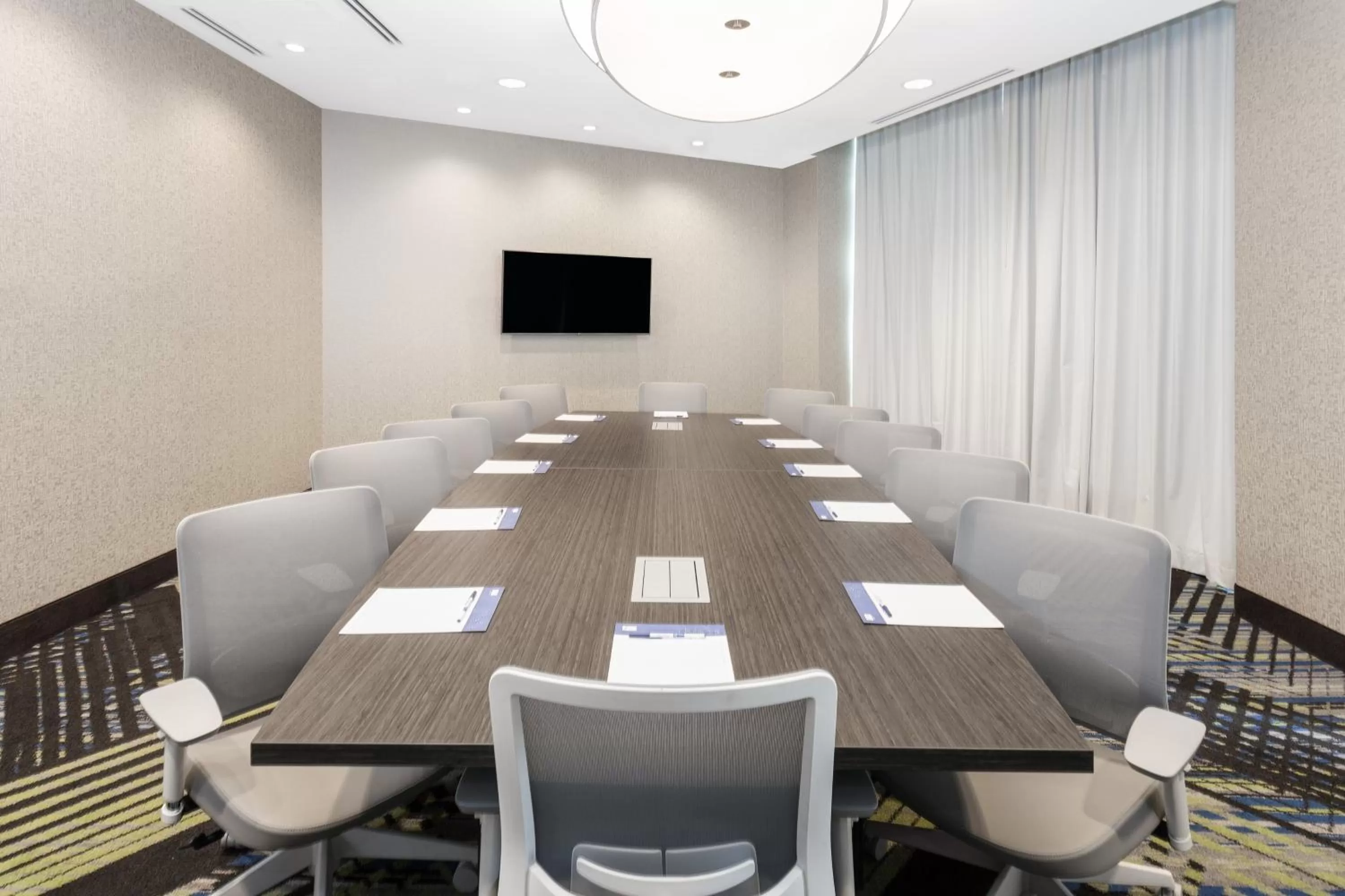 Meeting/conference room in Holiday Inn Express & Suites Downtown Ottawa East by IHG