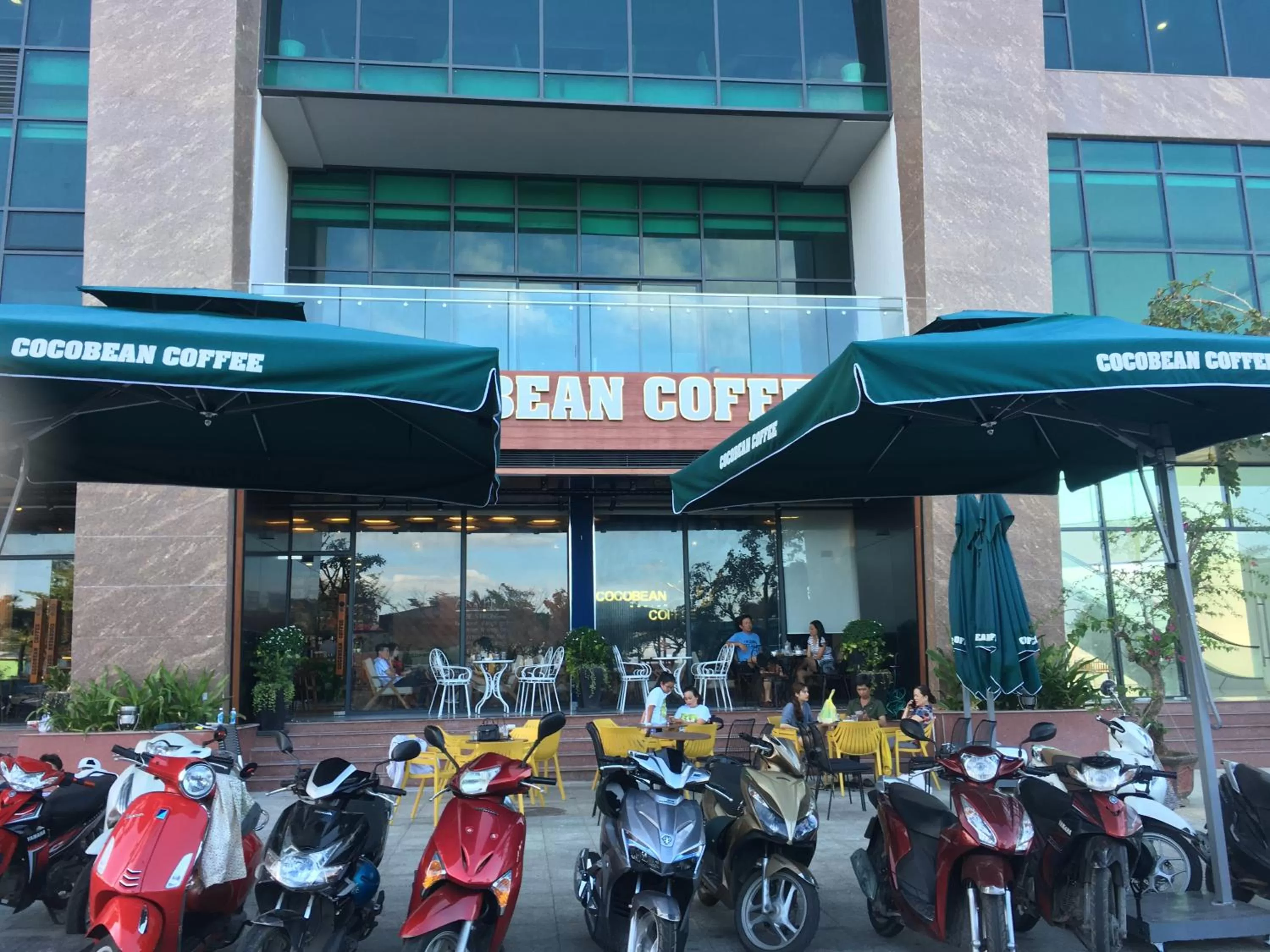 Restaurant/places to eat in Moonlight Bay Hotel & Apartment