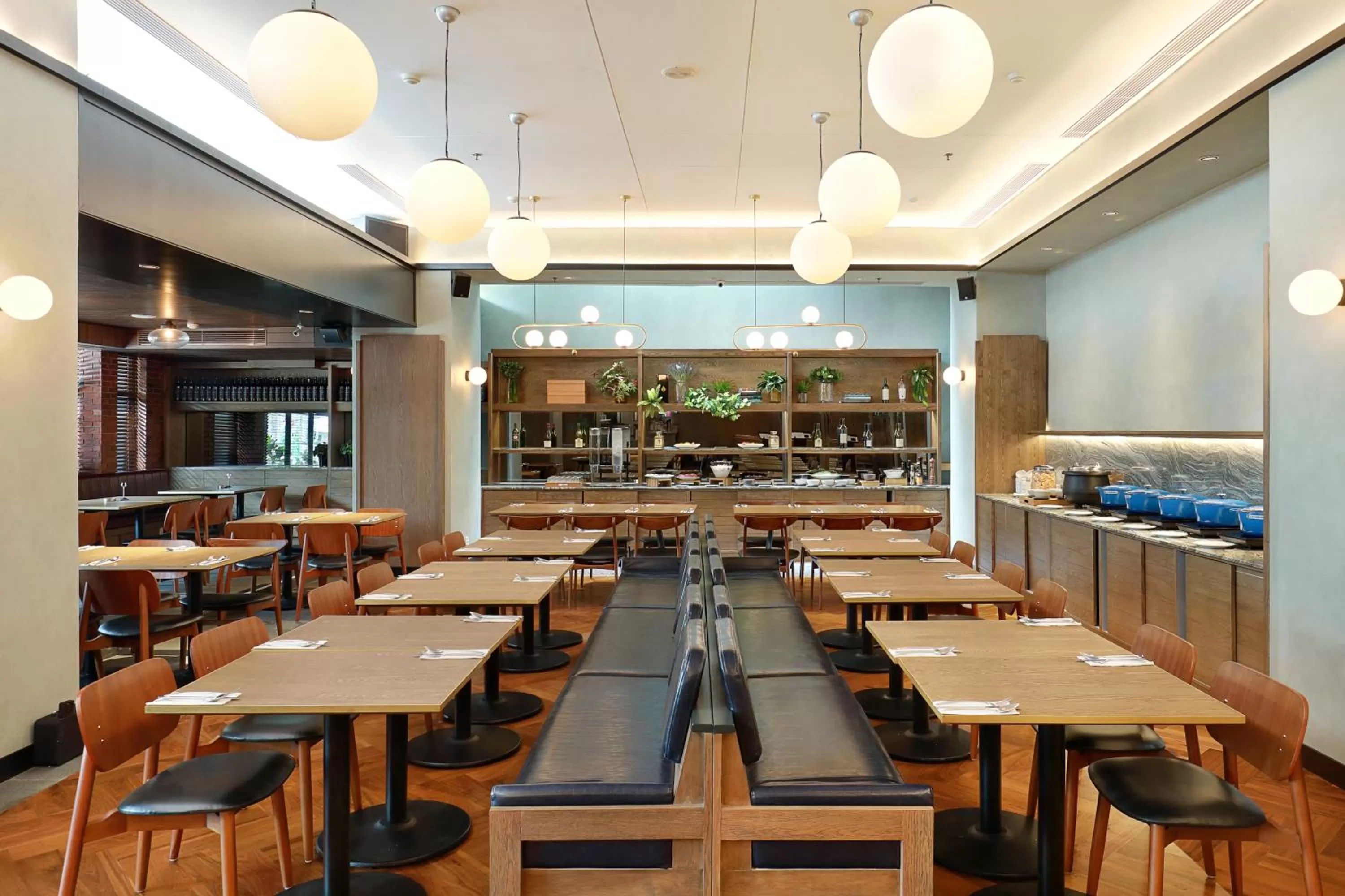 Restaurant/places to eat in Swiss-Belinn Wahid Hasyim