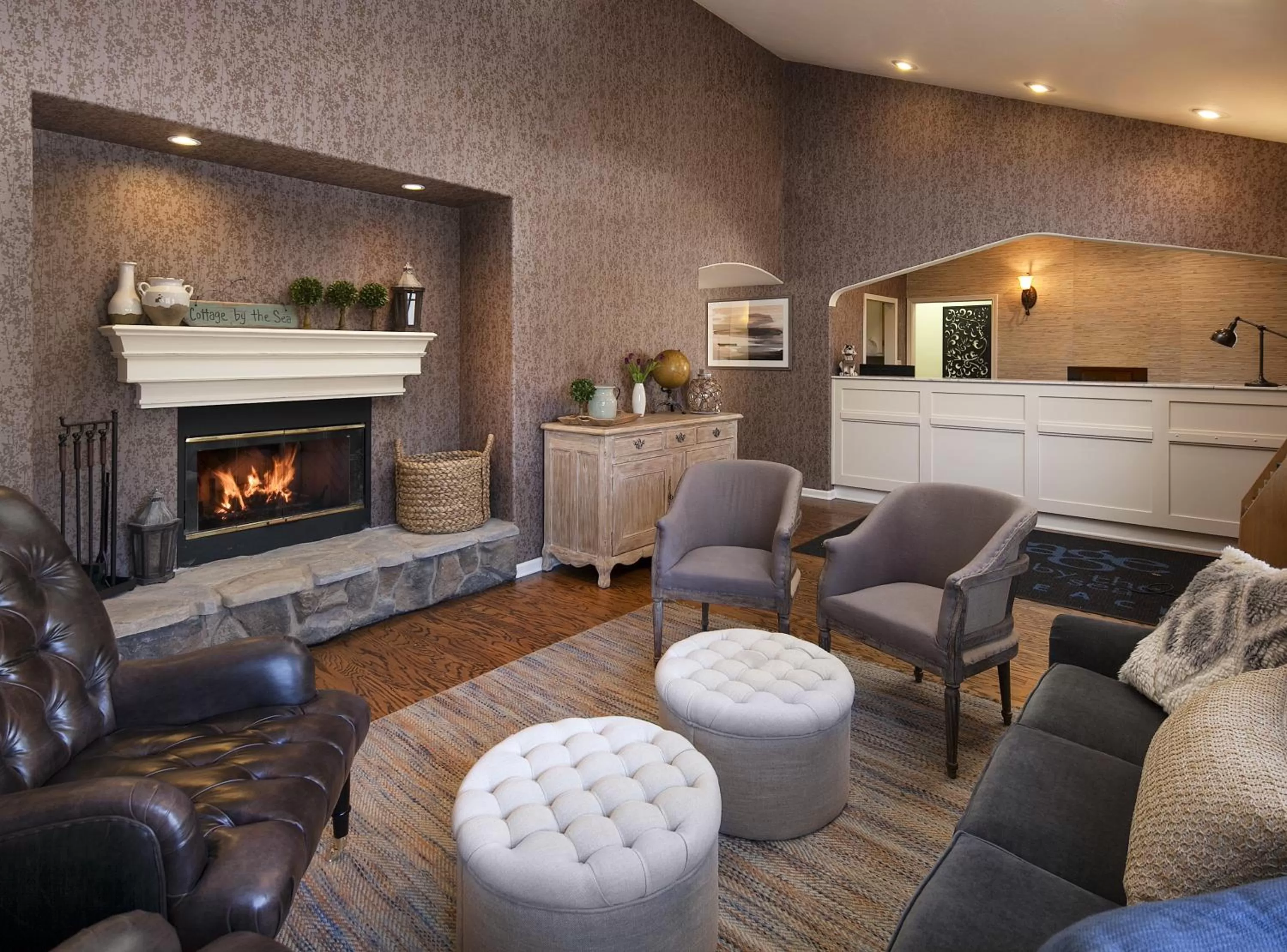 Lobby or reception in Cottage Inn by the Sea