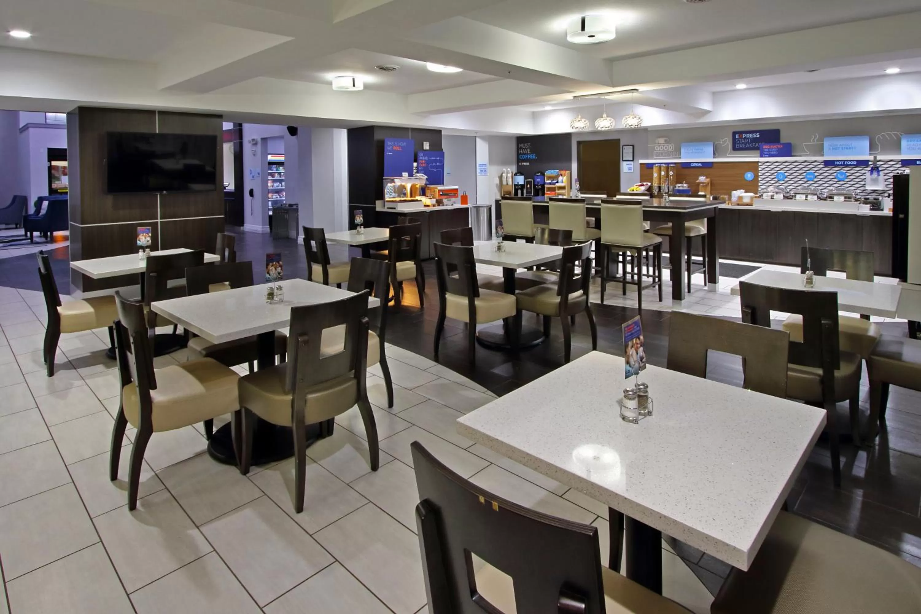 Breakfast in Holiday Inn Express and Suites Houston North - IAH Area by IHG