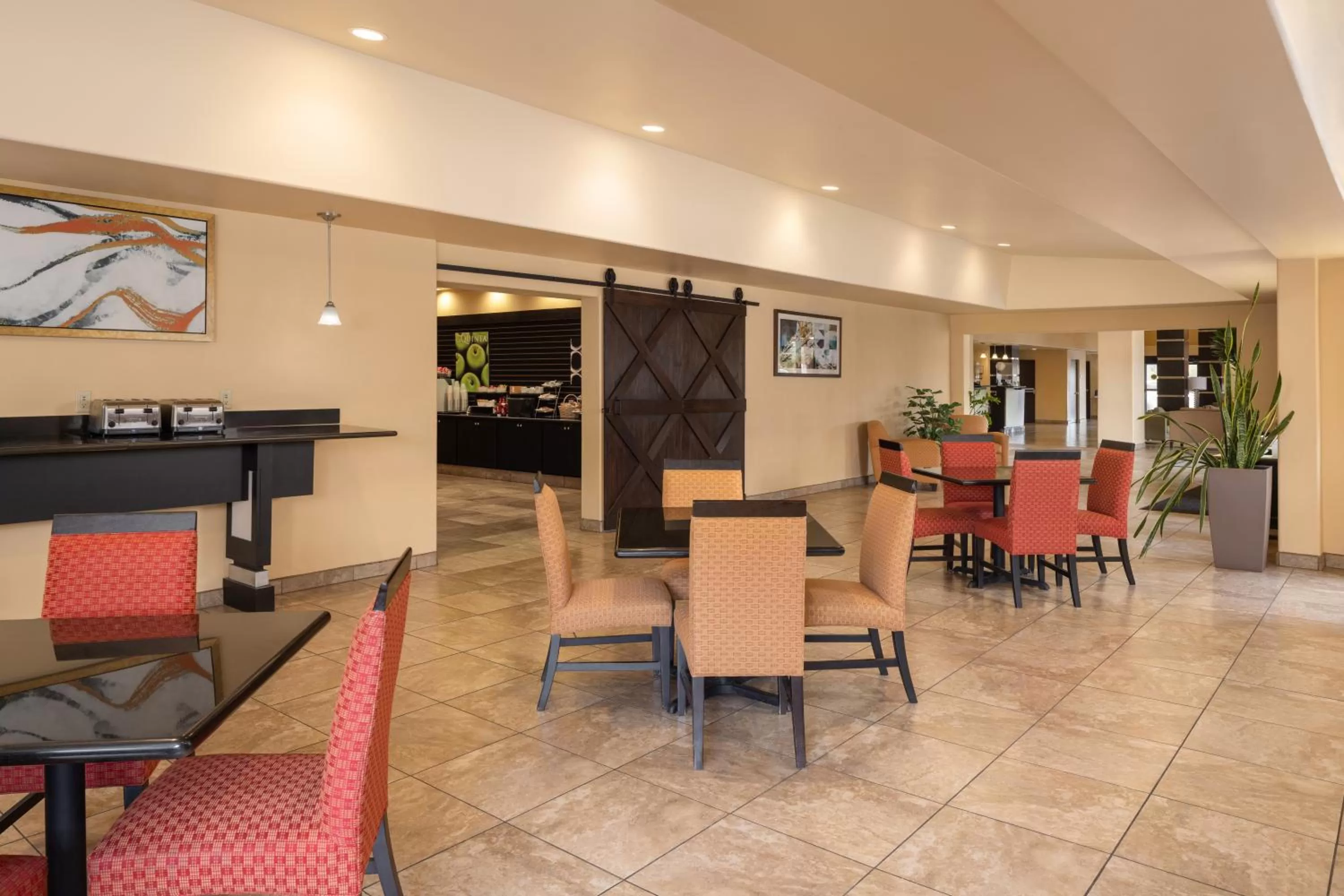 Seating area in La Quinta by Wyndham Tucson - Reid Park