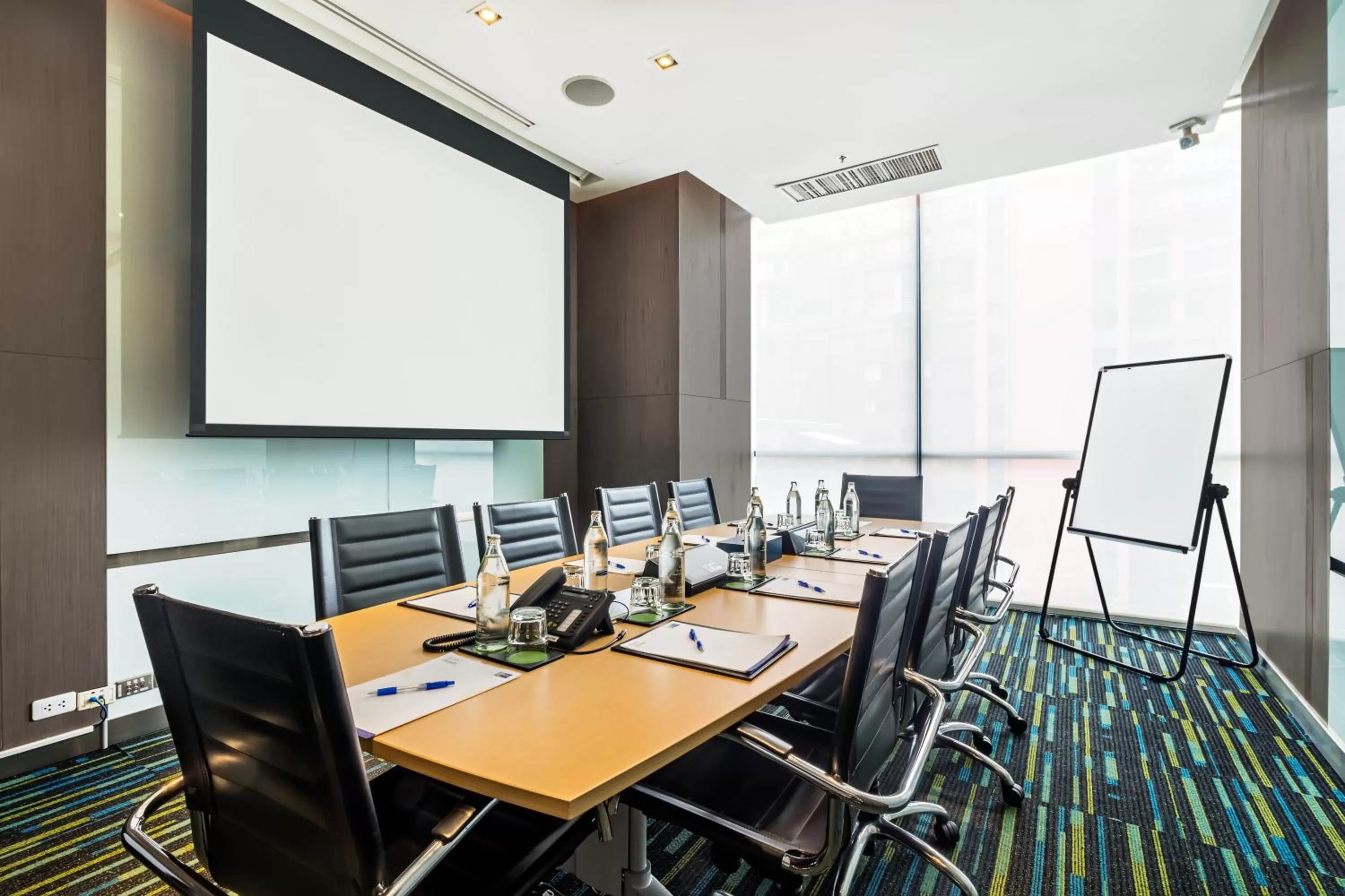 Meeting/conference room in Holiday Inn Express Bangkok Siam by IHG