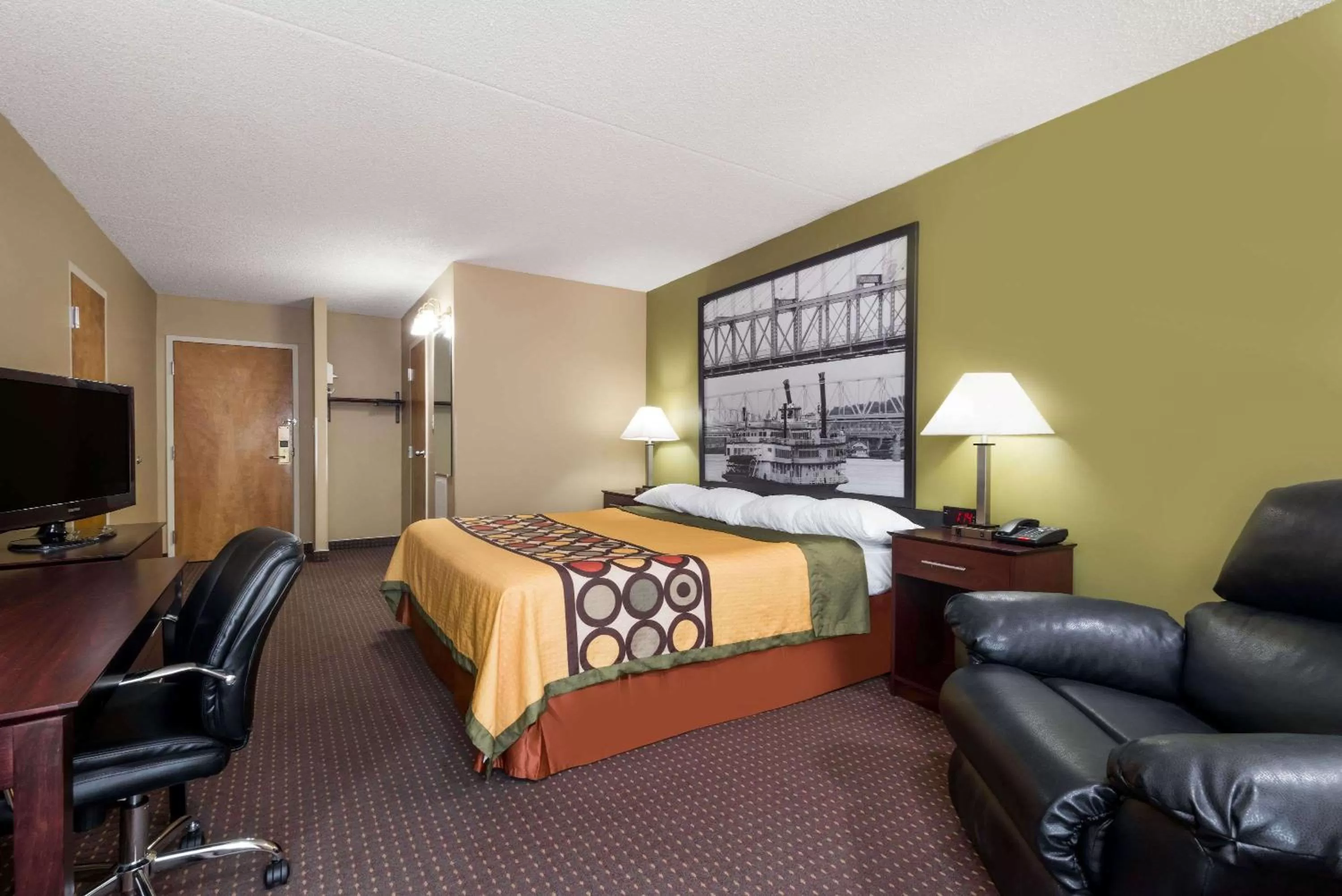 Photo of the whole room, Bed in Super 8 by Wyndham Miamisburg Dayton S Area OH