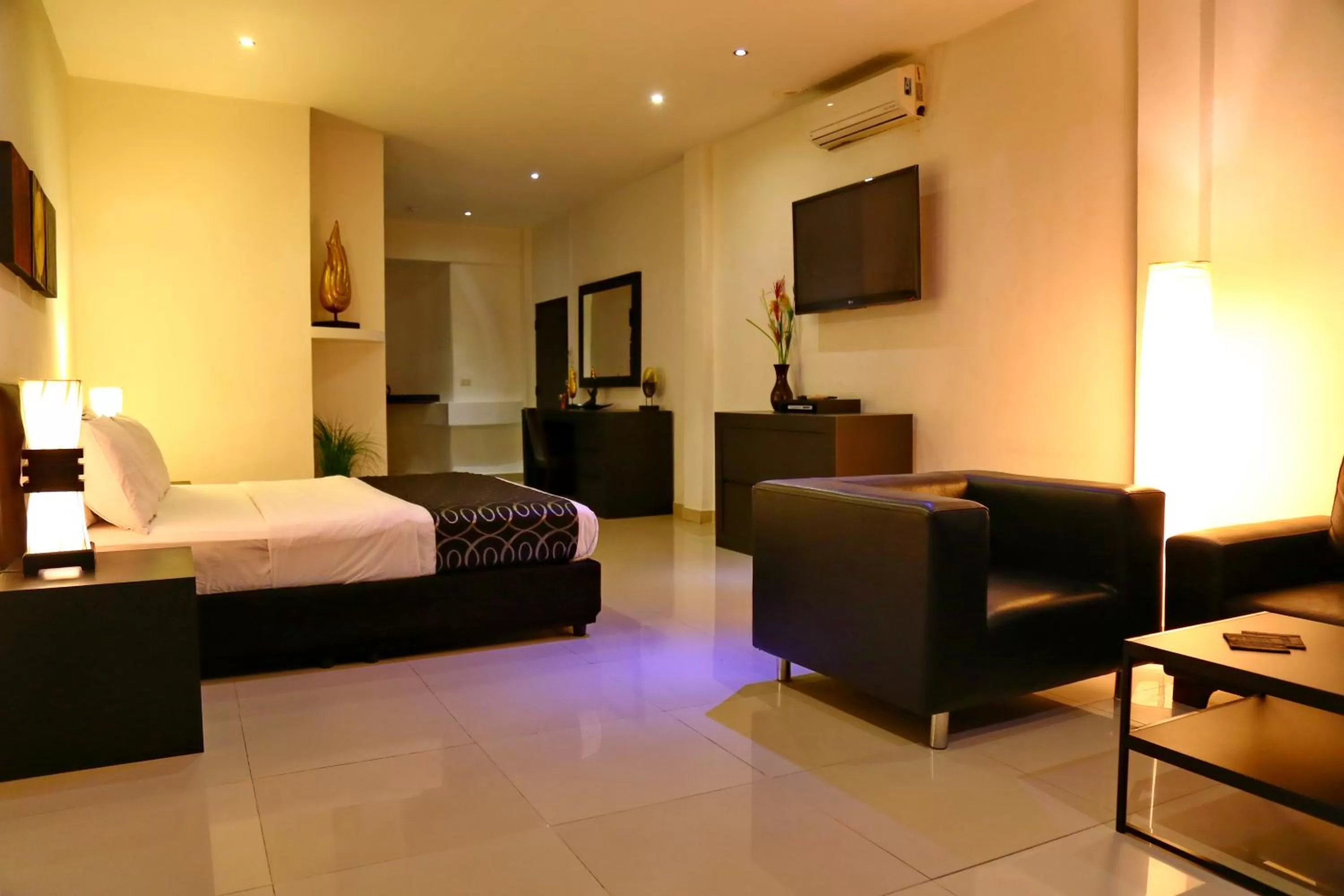 Photo of the whole room, Bed in East Suites