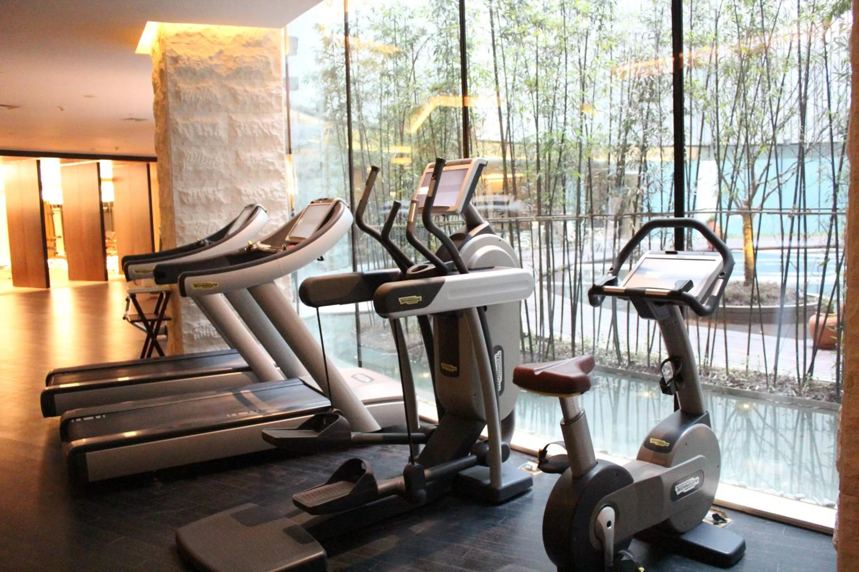 Hiking in Himalayas Hotel Shanghai