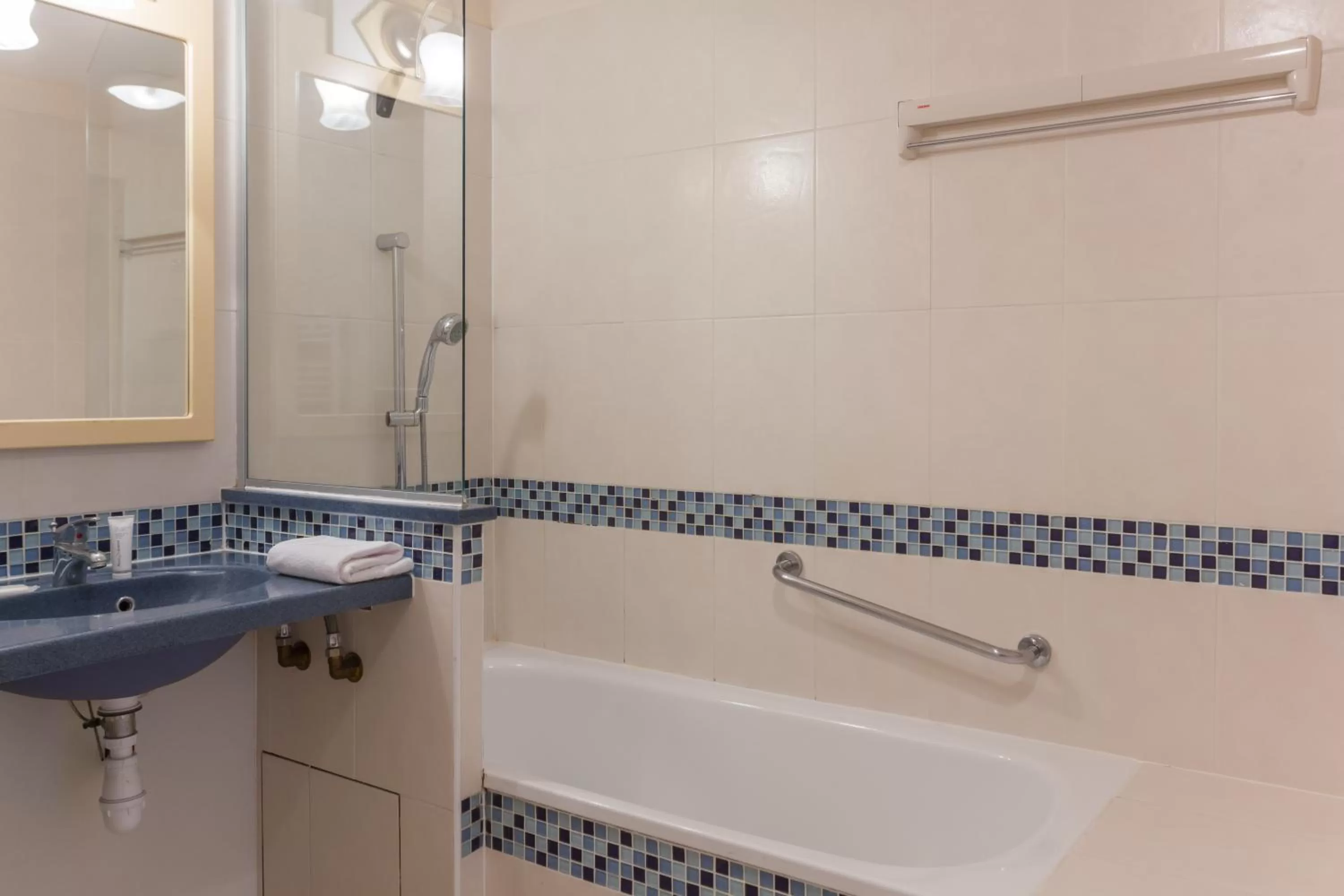 Bathroom in Résidence Pierre & Vacances Heliotel Marine