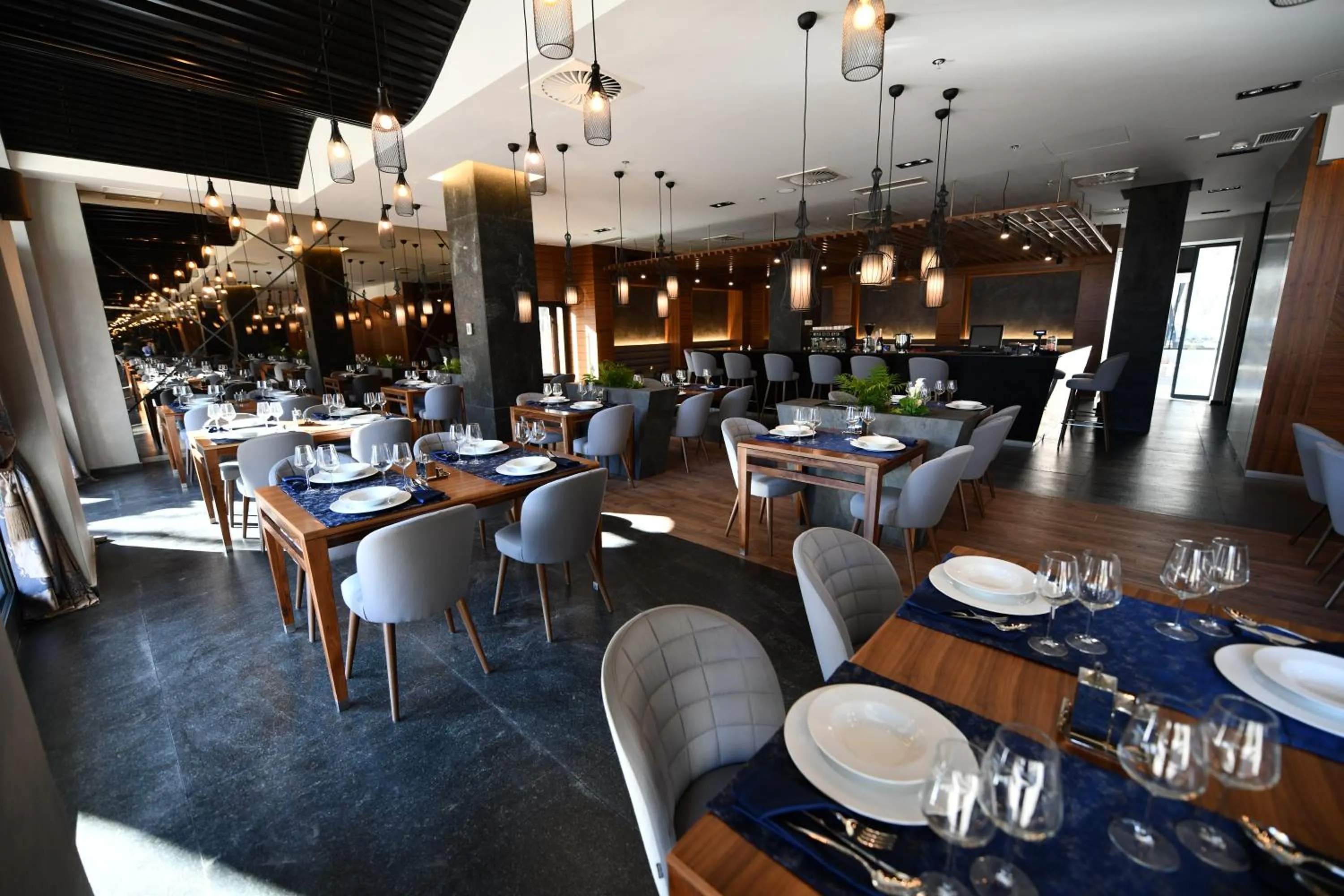 Restaurant/places to eat in Hotel Austria & Bosna