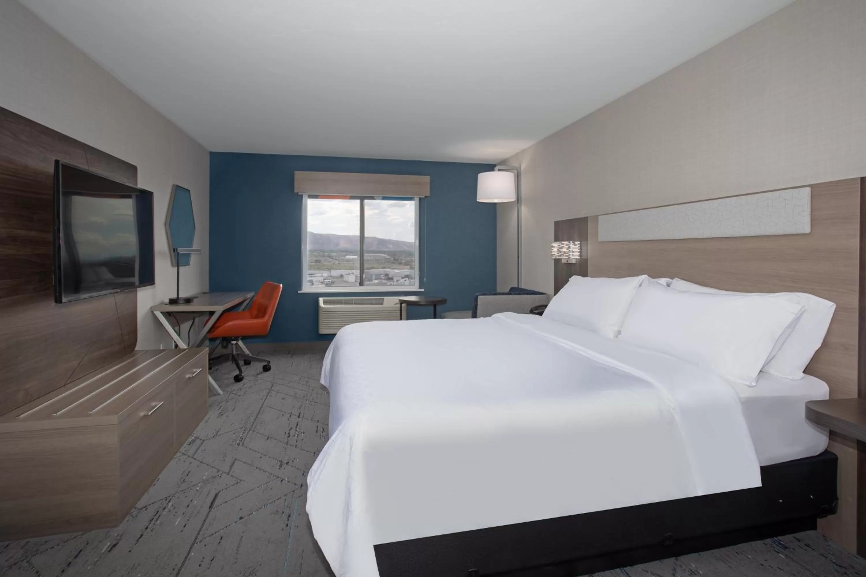 Photo of the whole room, Bed in Holiday Inn Express and Suites Helena by IHG