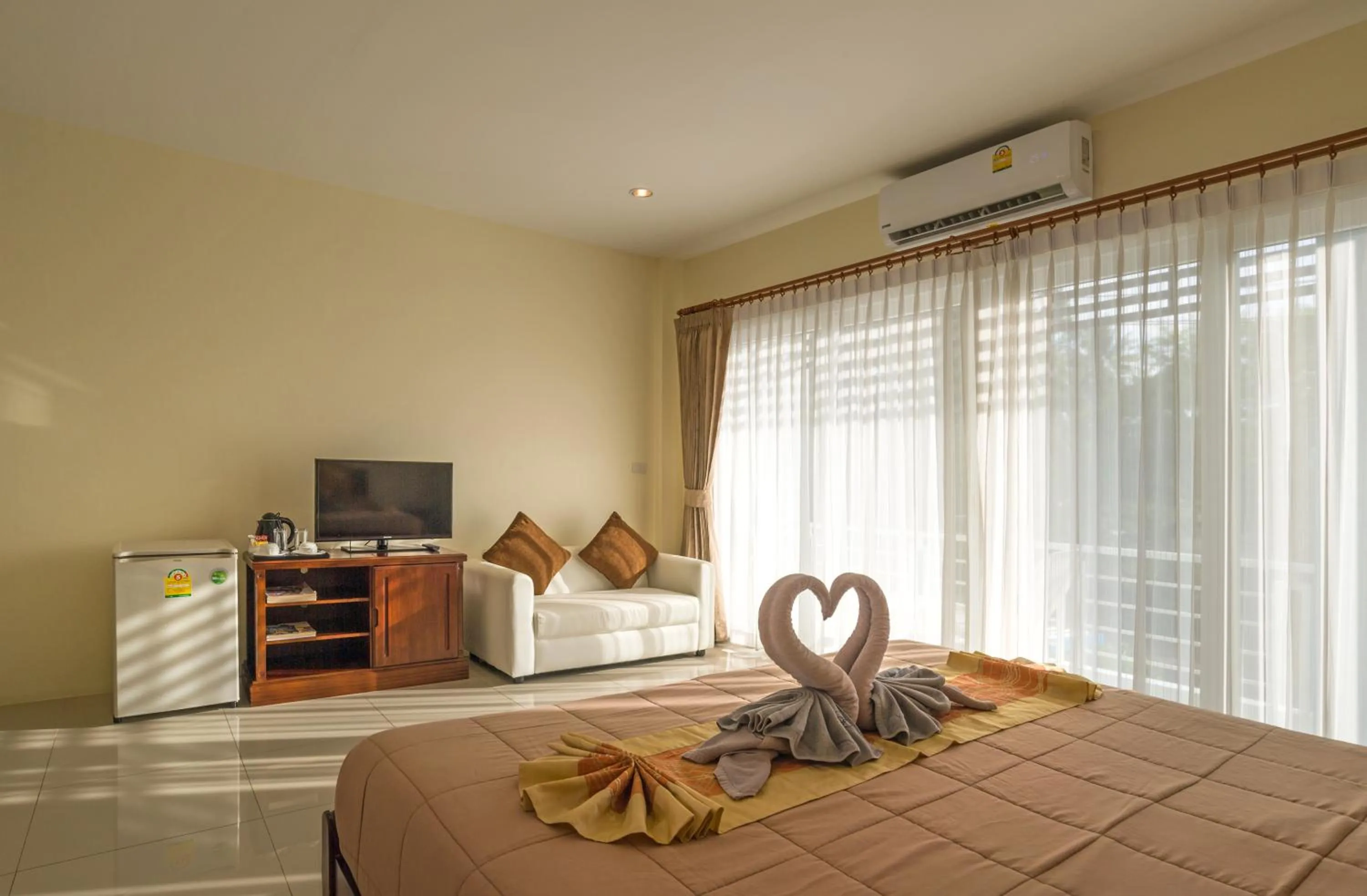 Communal lounge/ TV room, Bed in Alisa Krabi Hotel-SHA Plus