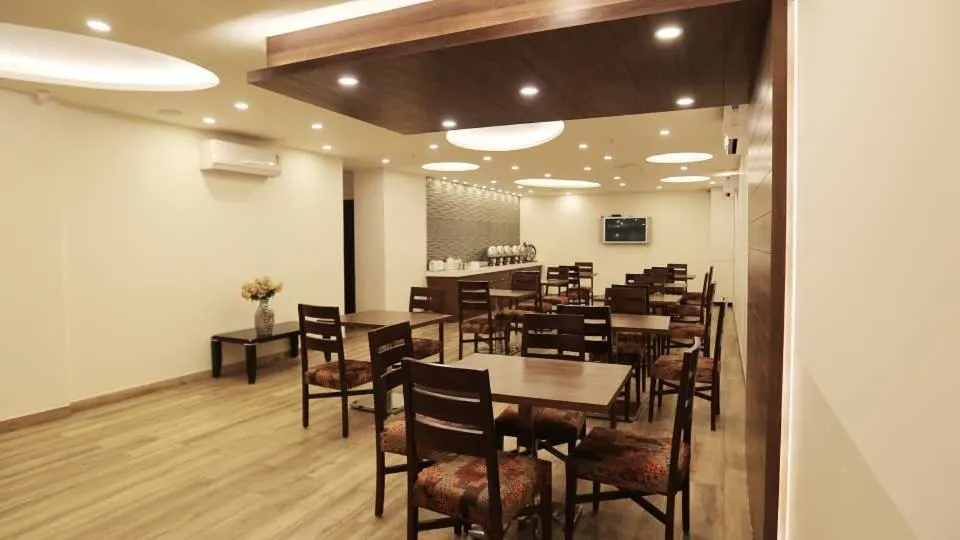 Restaurant/places to eat in Pals Inn