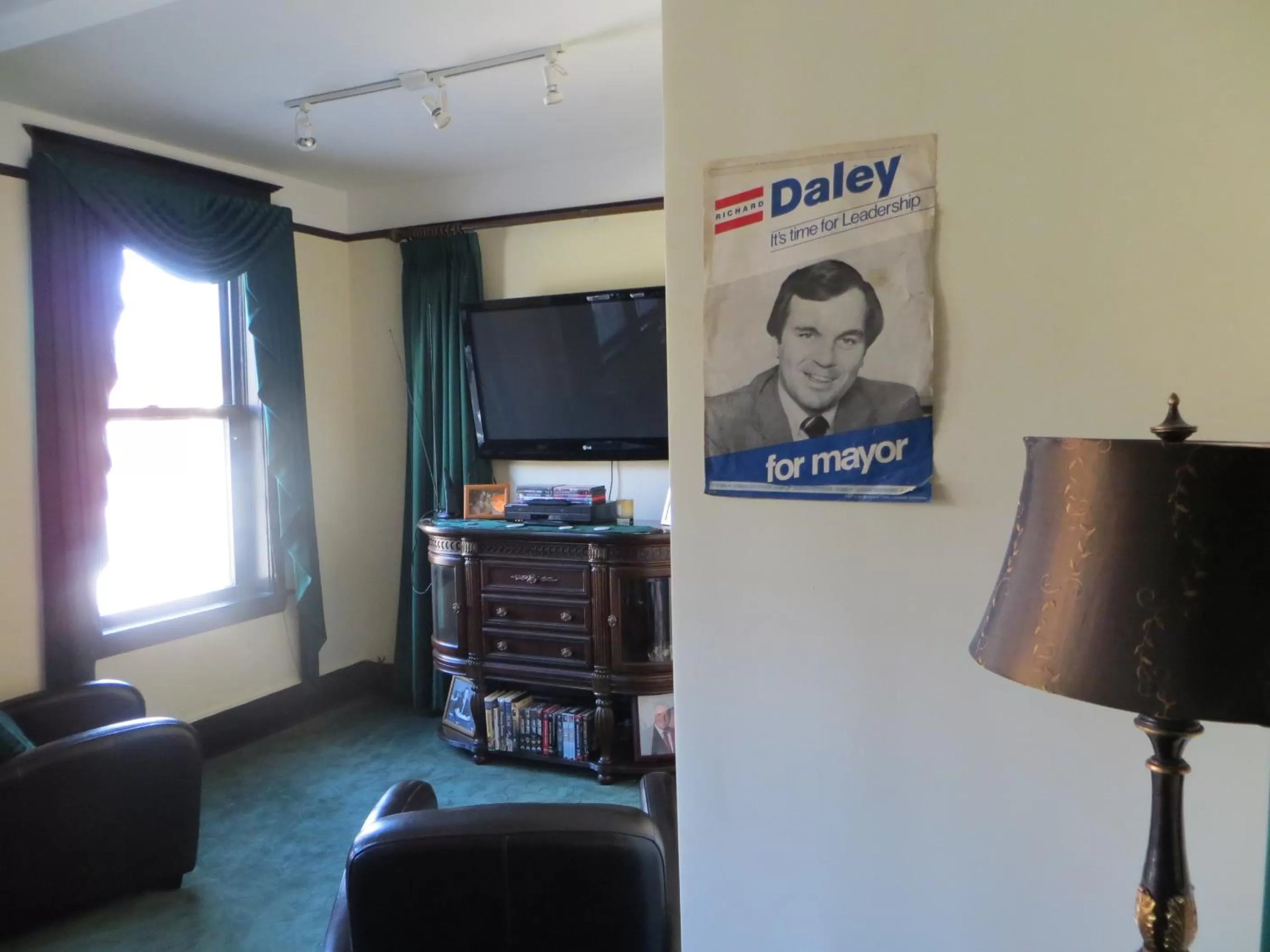 TV and multimedia, TV/Entertainment Center in The Polo Inn Bridgeport U.S.A.