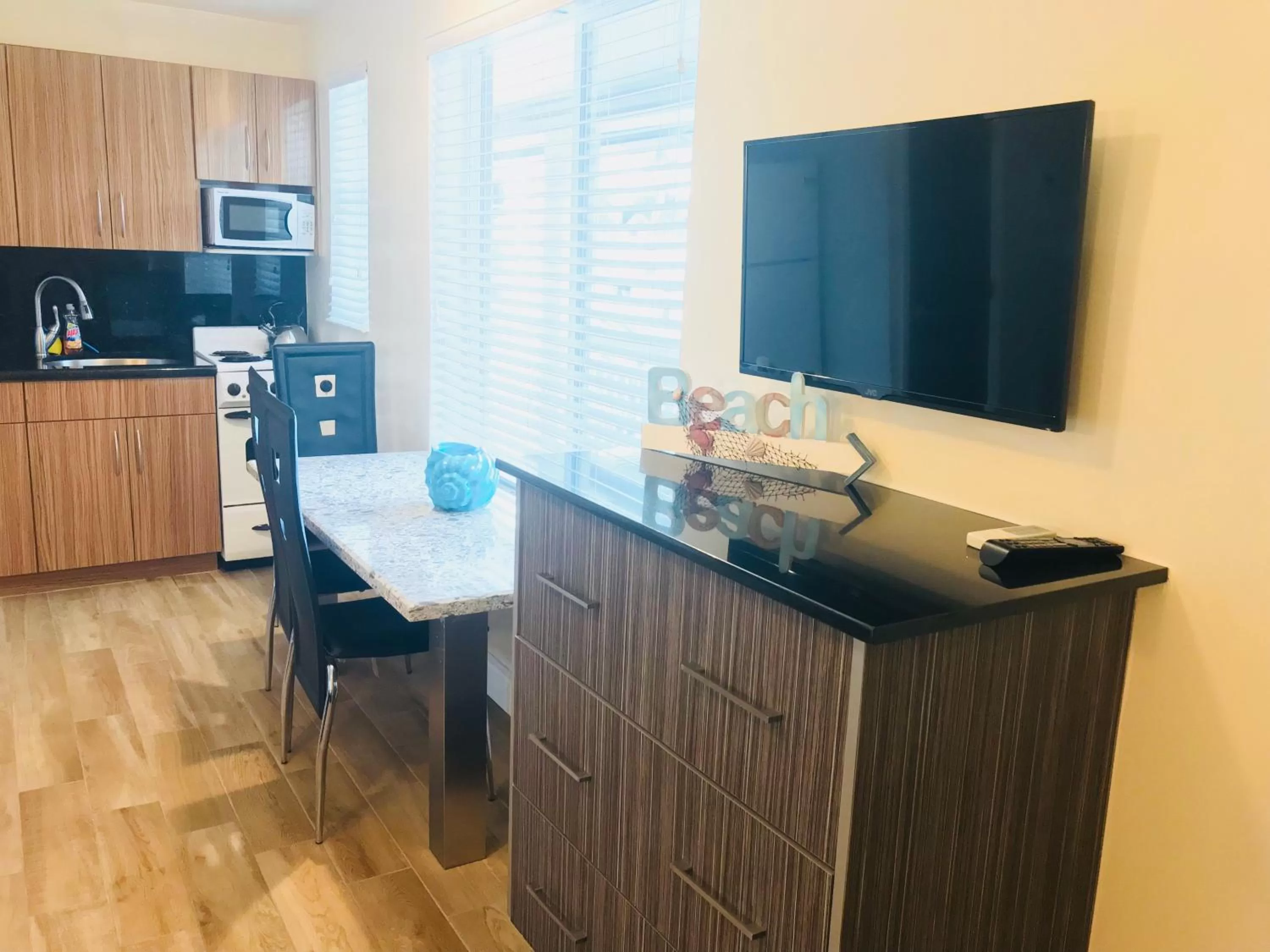 Dining area in Caribbean Resort Suites