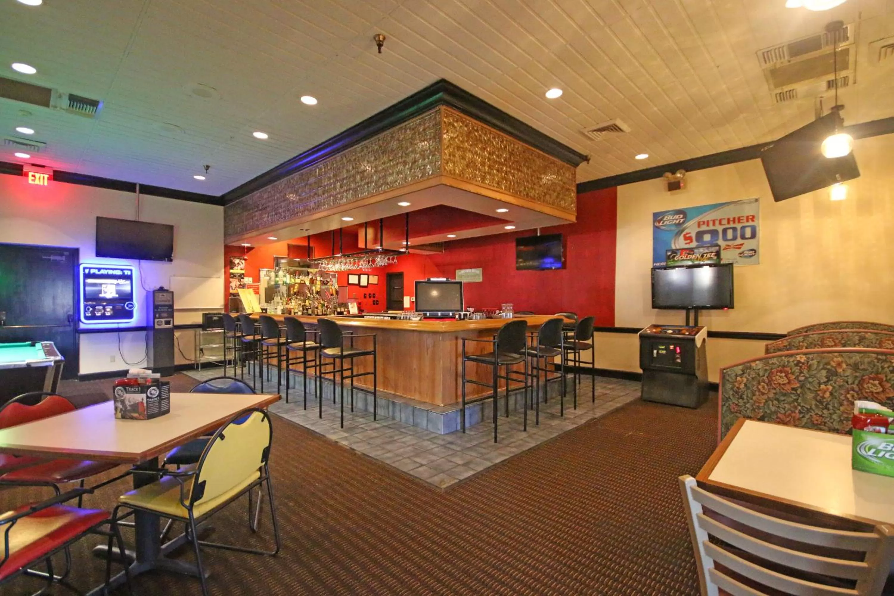 Lounge or bar in Ramada by Wyndham Wytheville