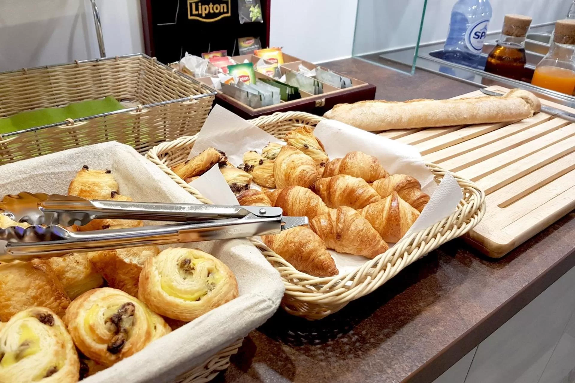 Breakfast in Hôtel du Parc Ath