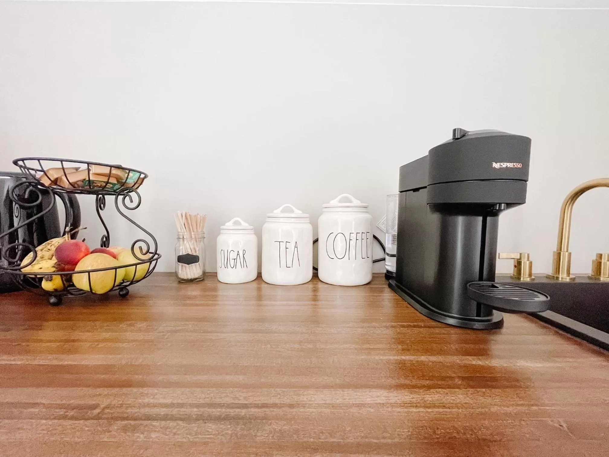 Communal kitchen in Inn On King Bed & Breakfast