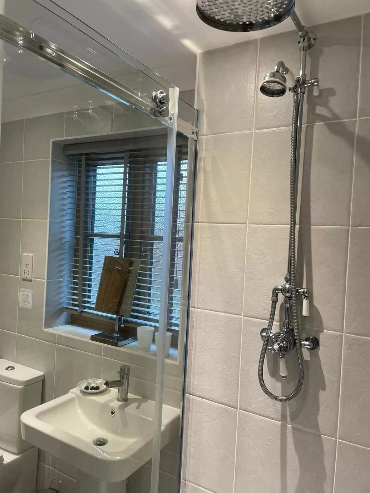 Bathroom in Grove Barn Bed and Breakfast