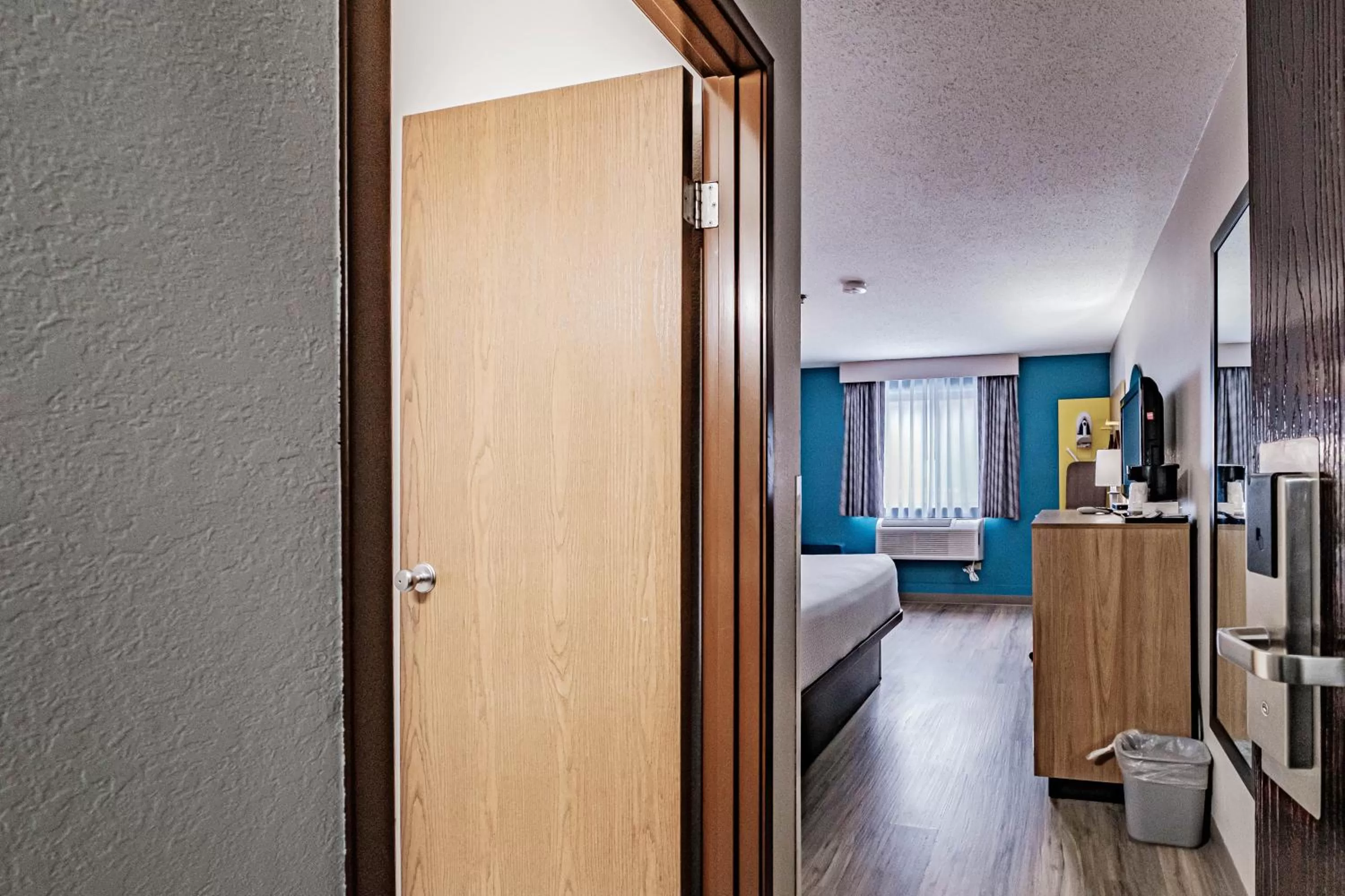 Property building, Bed in Days Inn by Wyndham Brunswick Bath Area