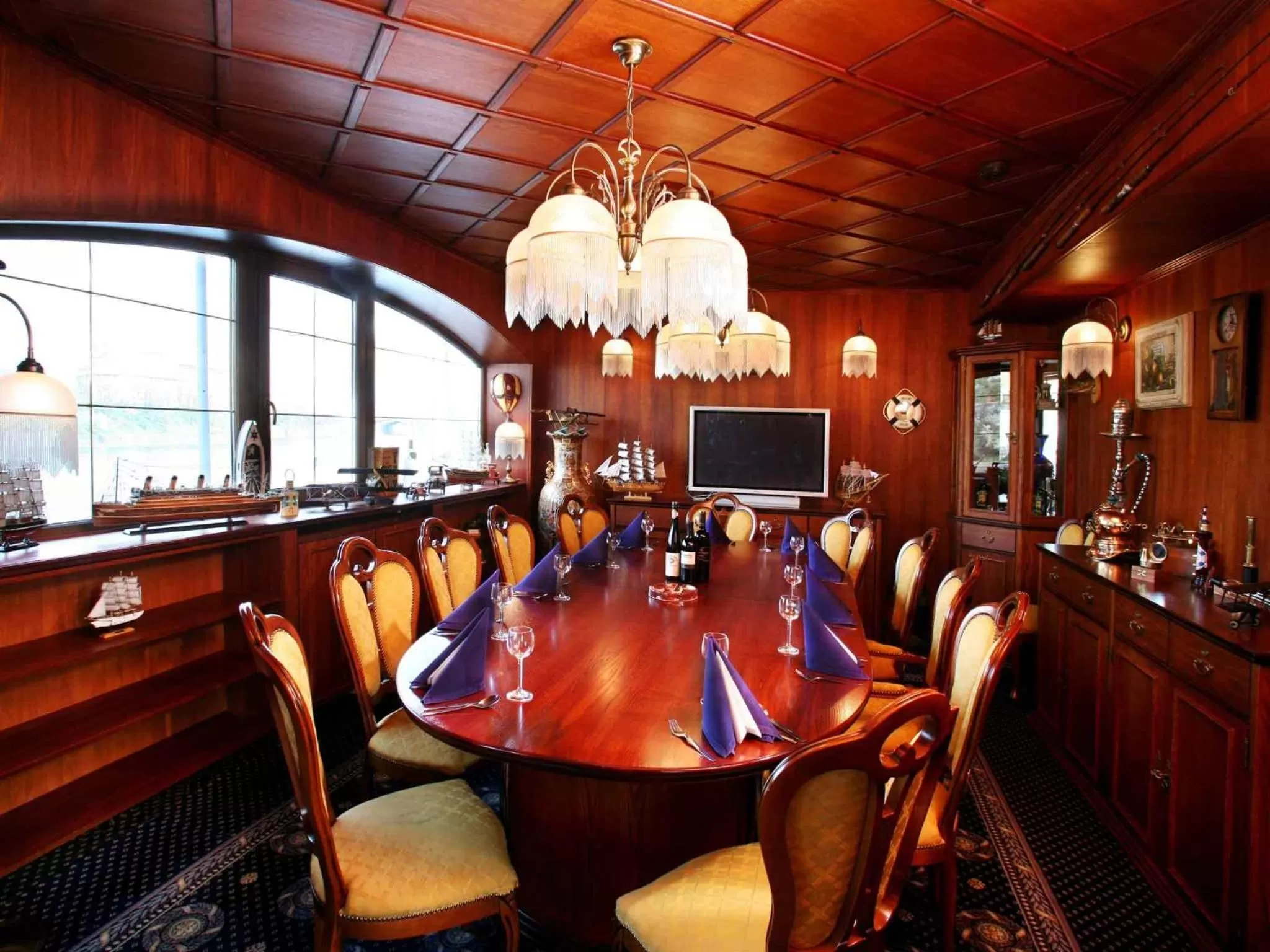 Business facilities in Botel Albatros