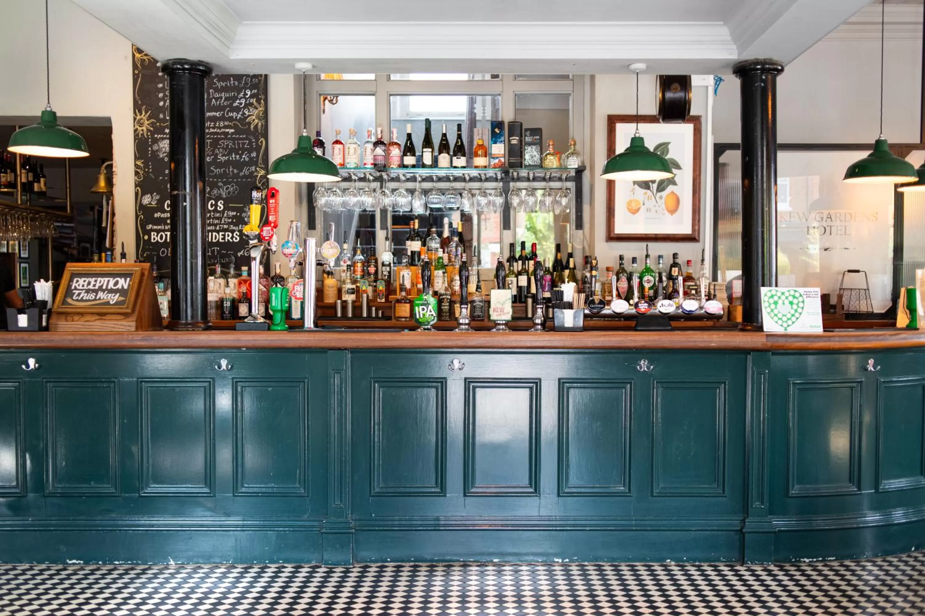 Restaurant/places to eat in Kew Gardens Hotel