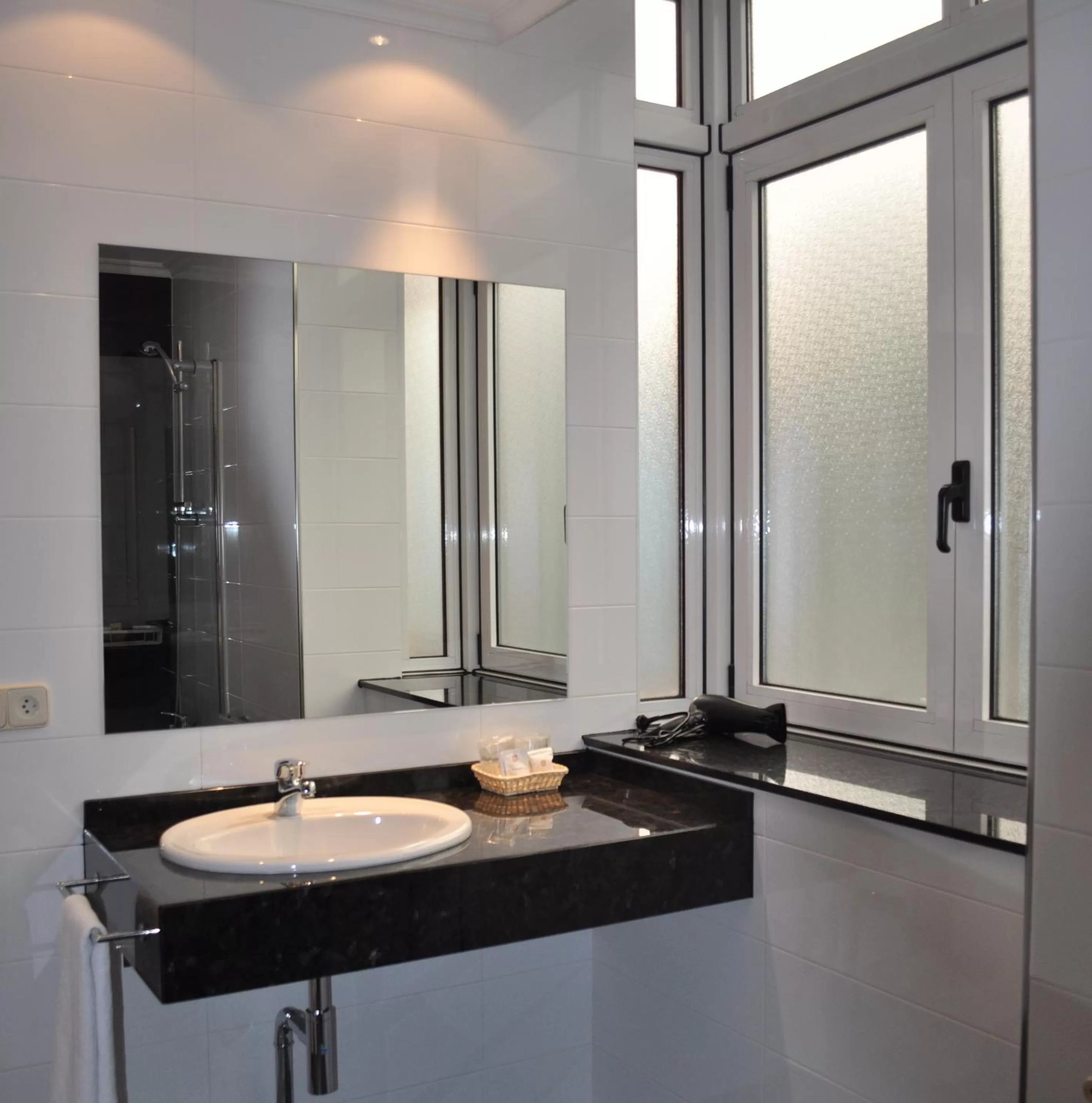 Bathroom in Hotel Crunia I A Coruña