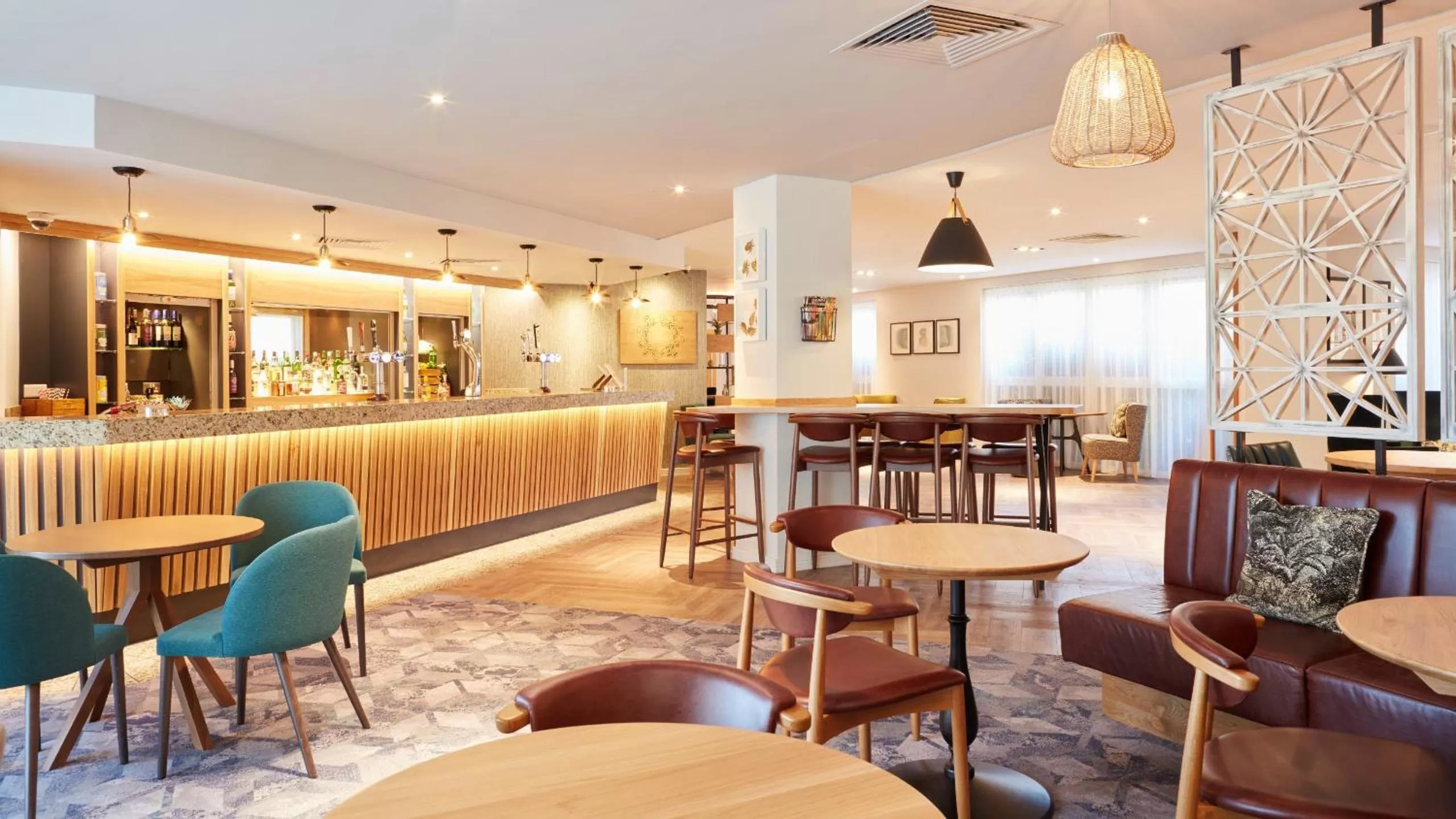 Property building, Restaurant/Places to Eat in Alexandra House