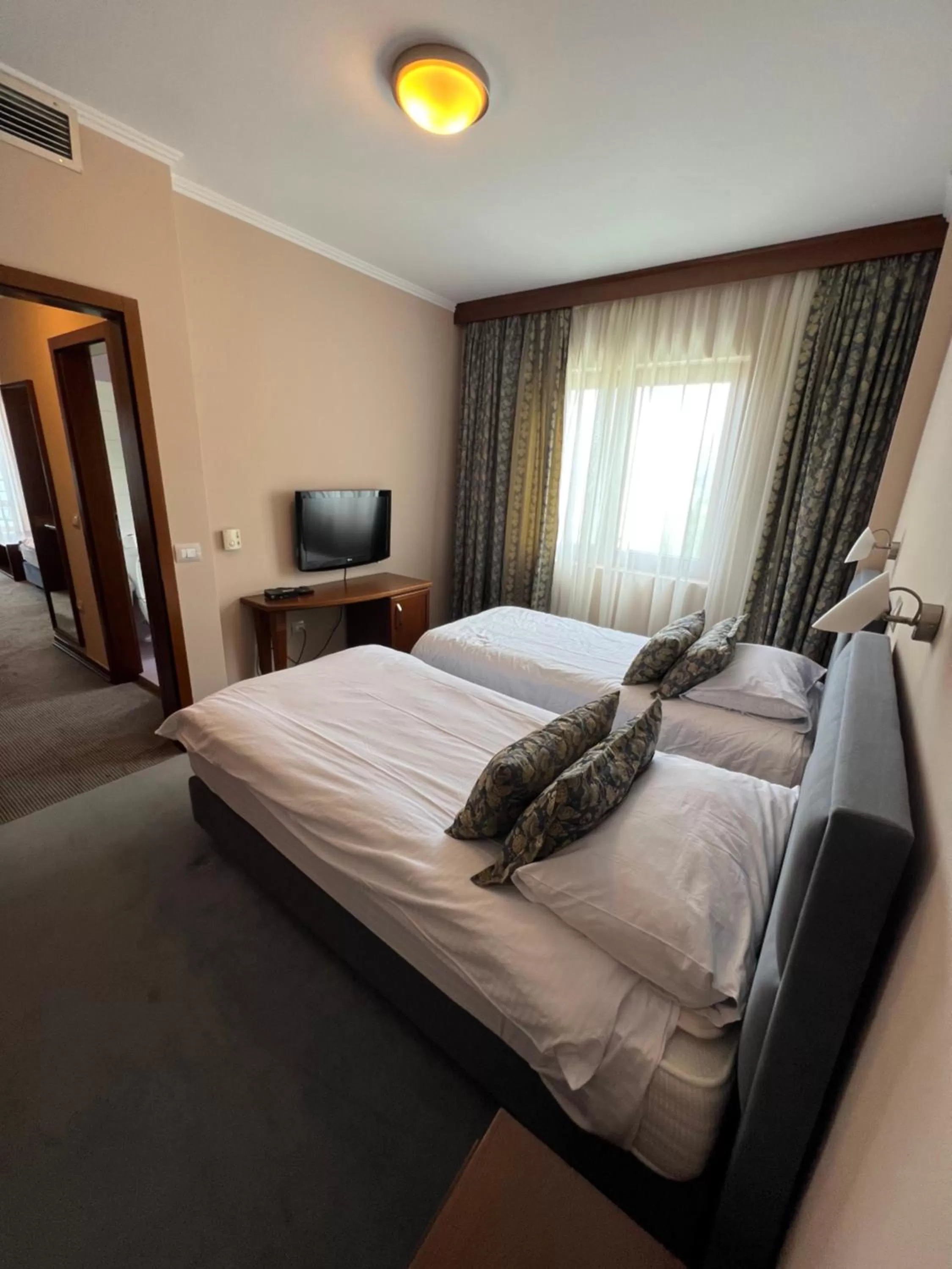 Bed in Hotel Millennium