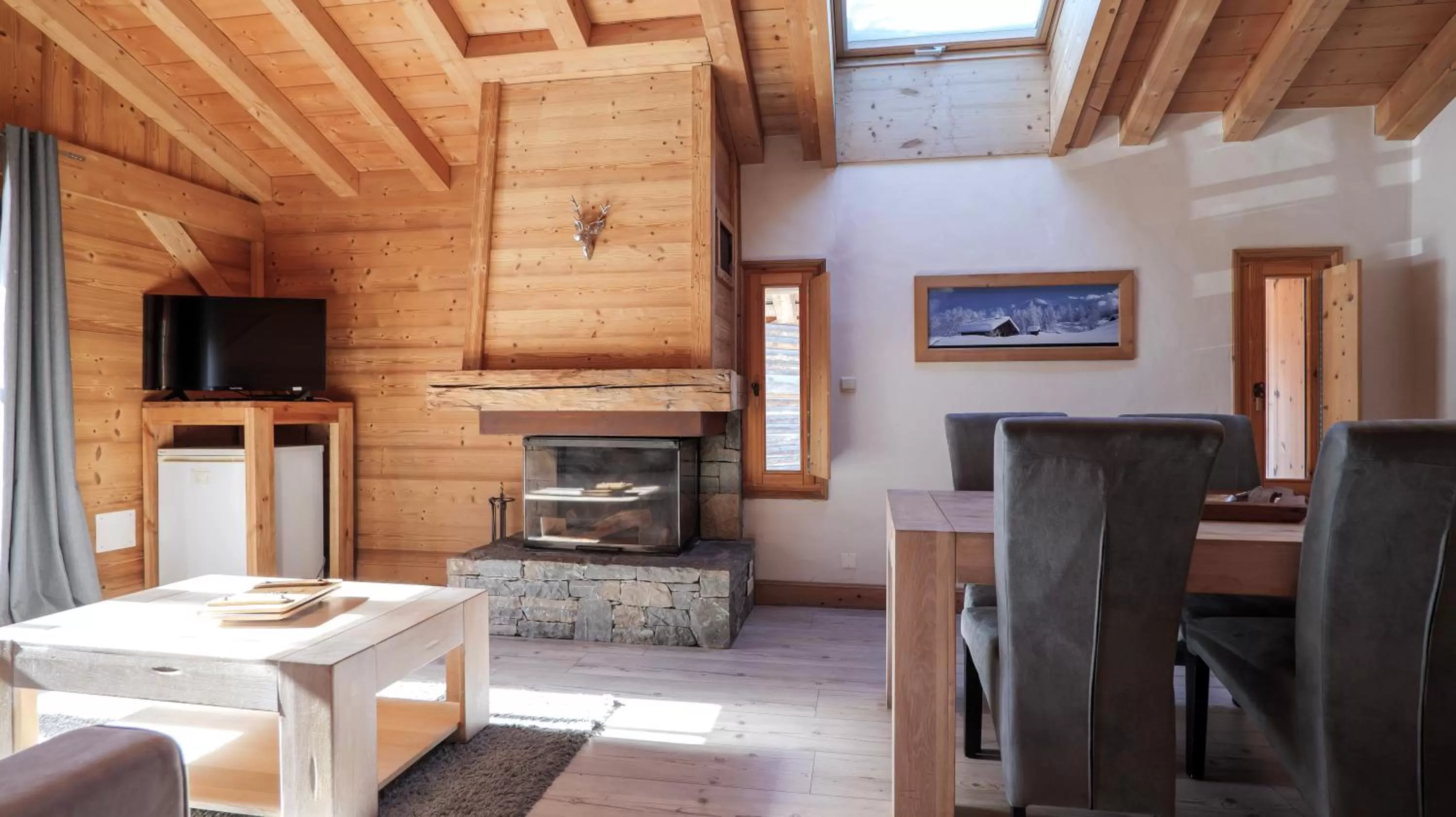 Communal lounge/ TV room in Hôtel Le Labrador