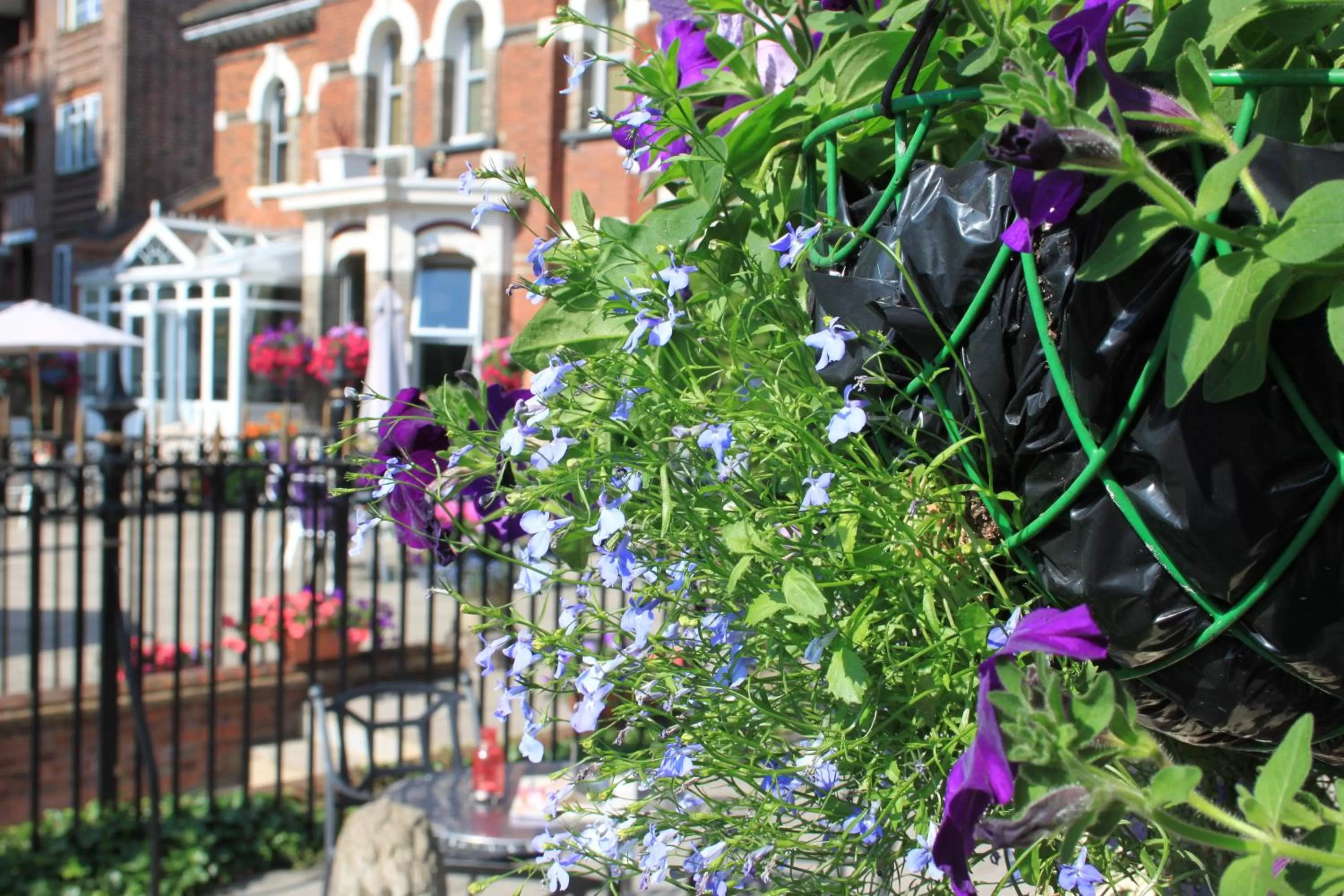 Facade/entrance in Leaside Hotel