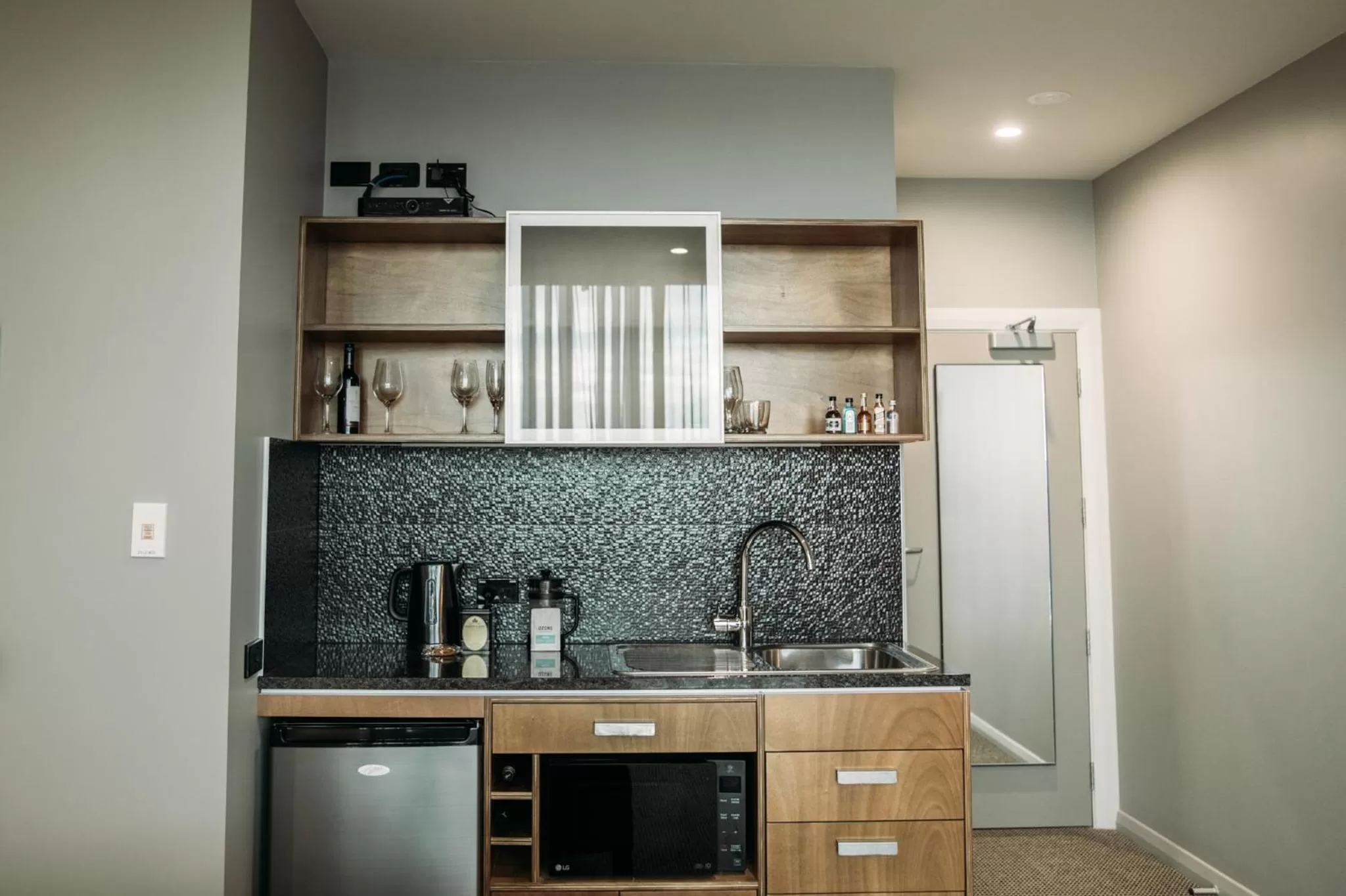 Coffee/tea facilities in King and Queen Hotel Suites