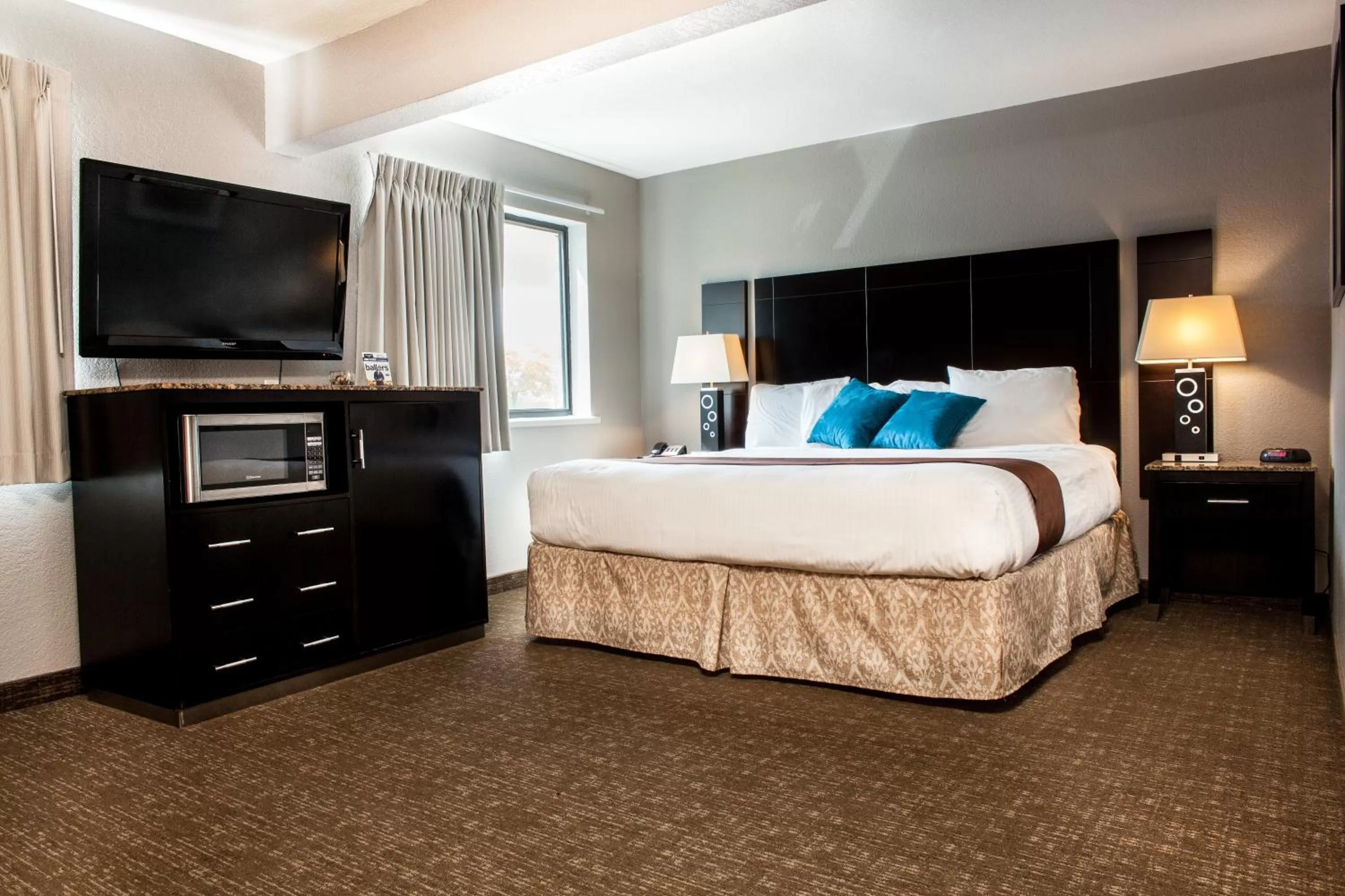 Photo of the whole room, Bed in Heartland Inn Coralville