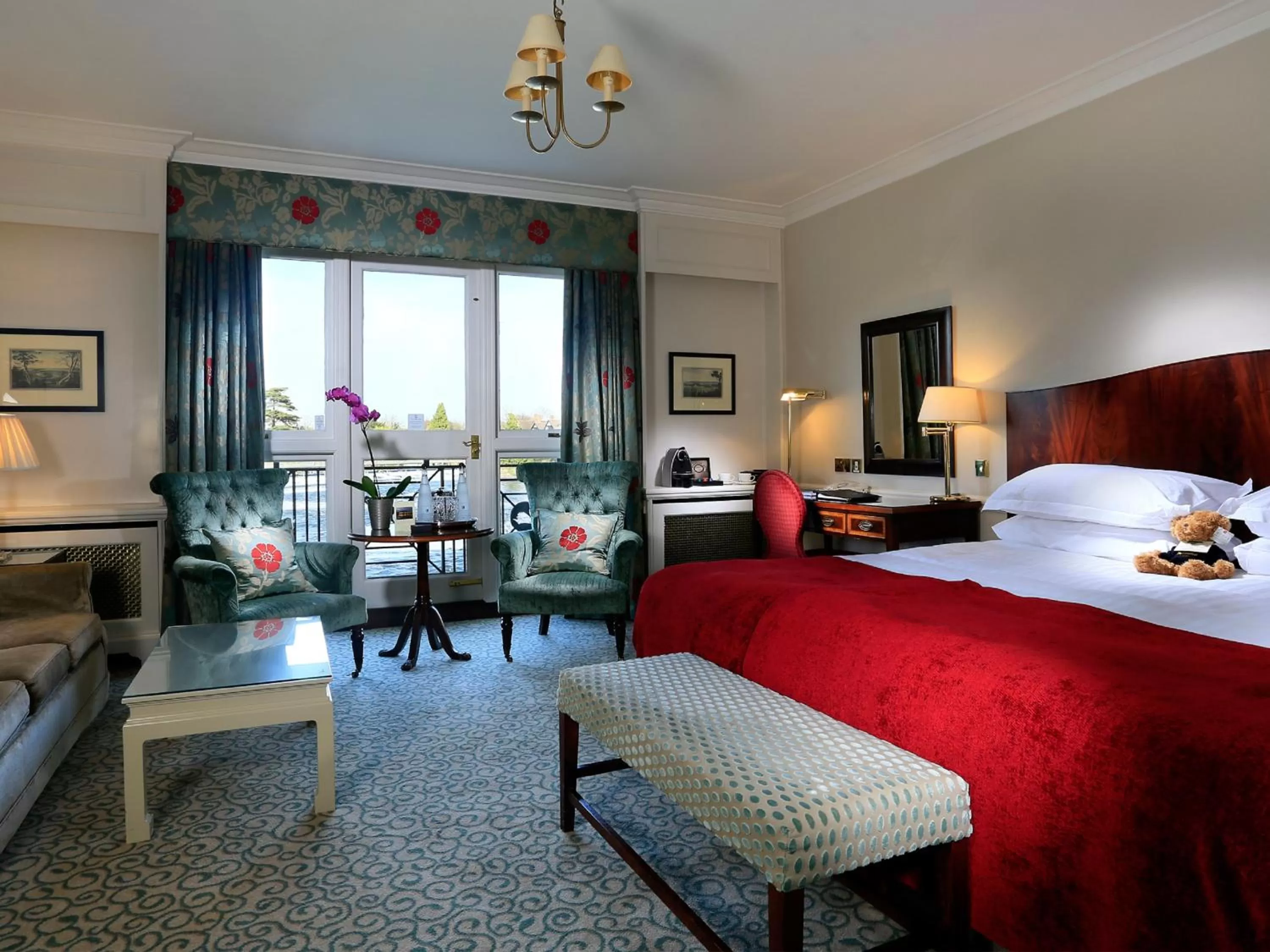 Bedroom, Bed in Macdonald Compleat Angler