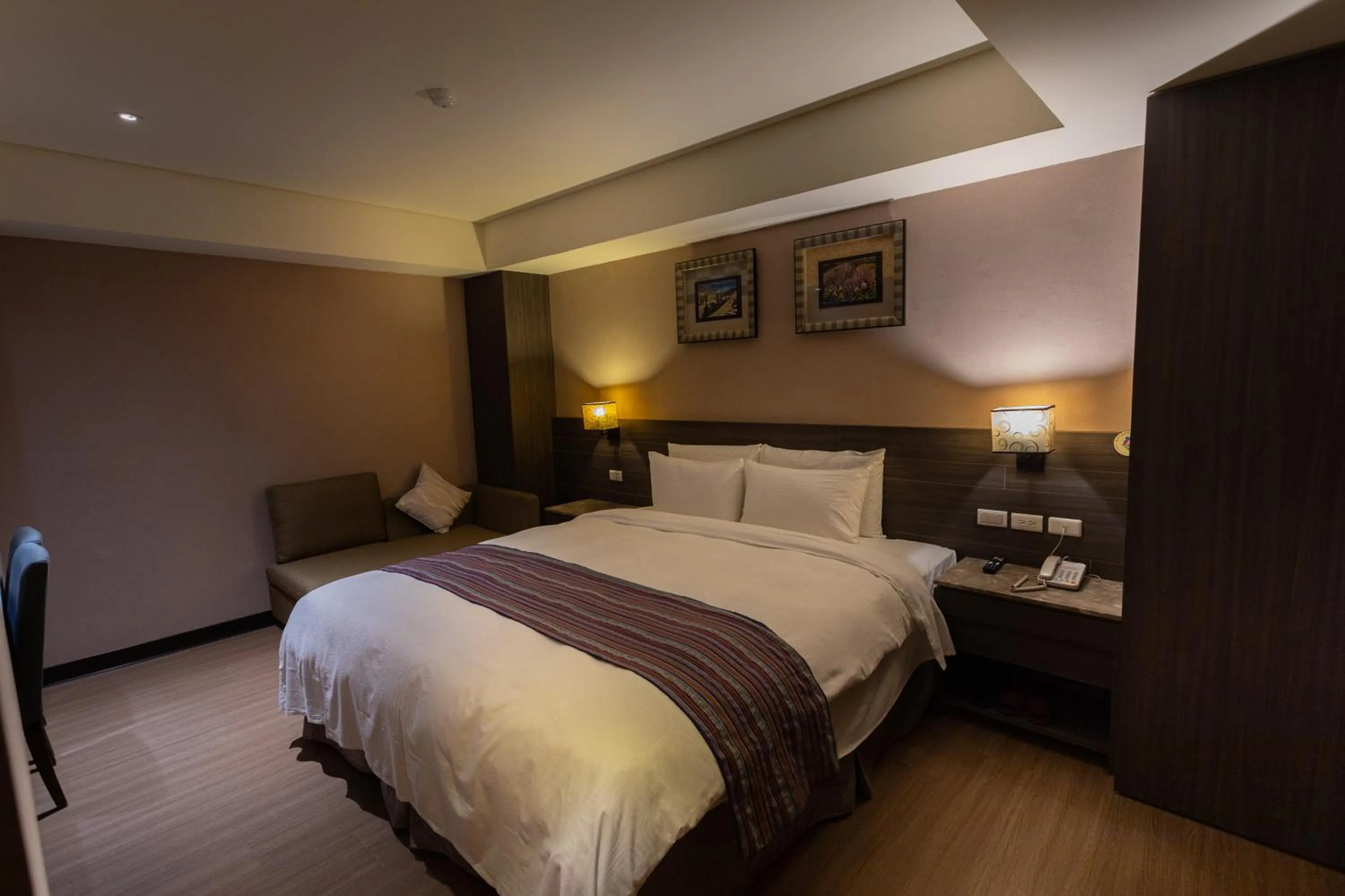 Bed in Royal Guest Hotel