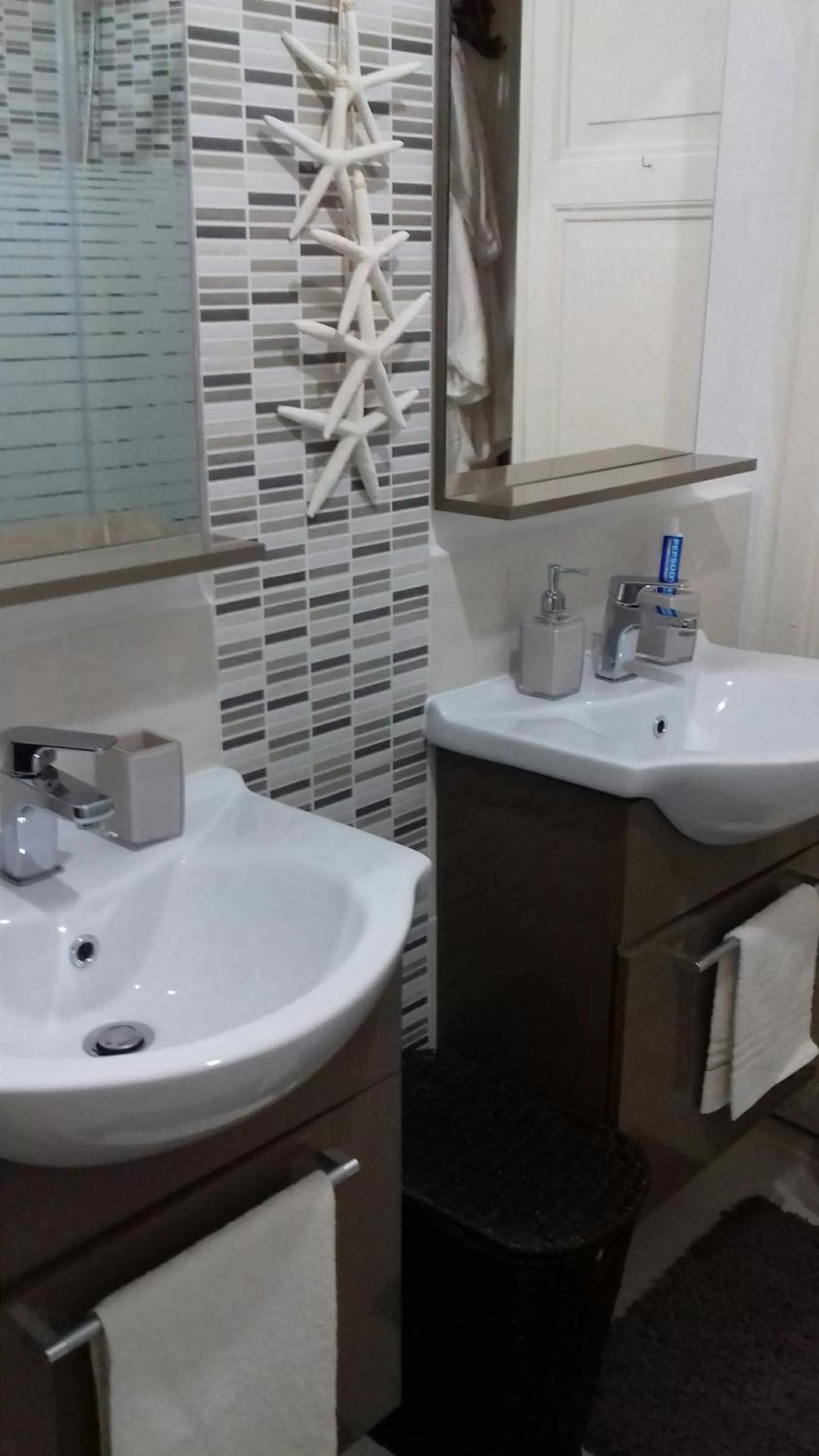 Double Room with Shared Bathroom in Marina's House