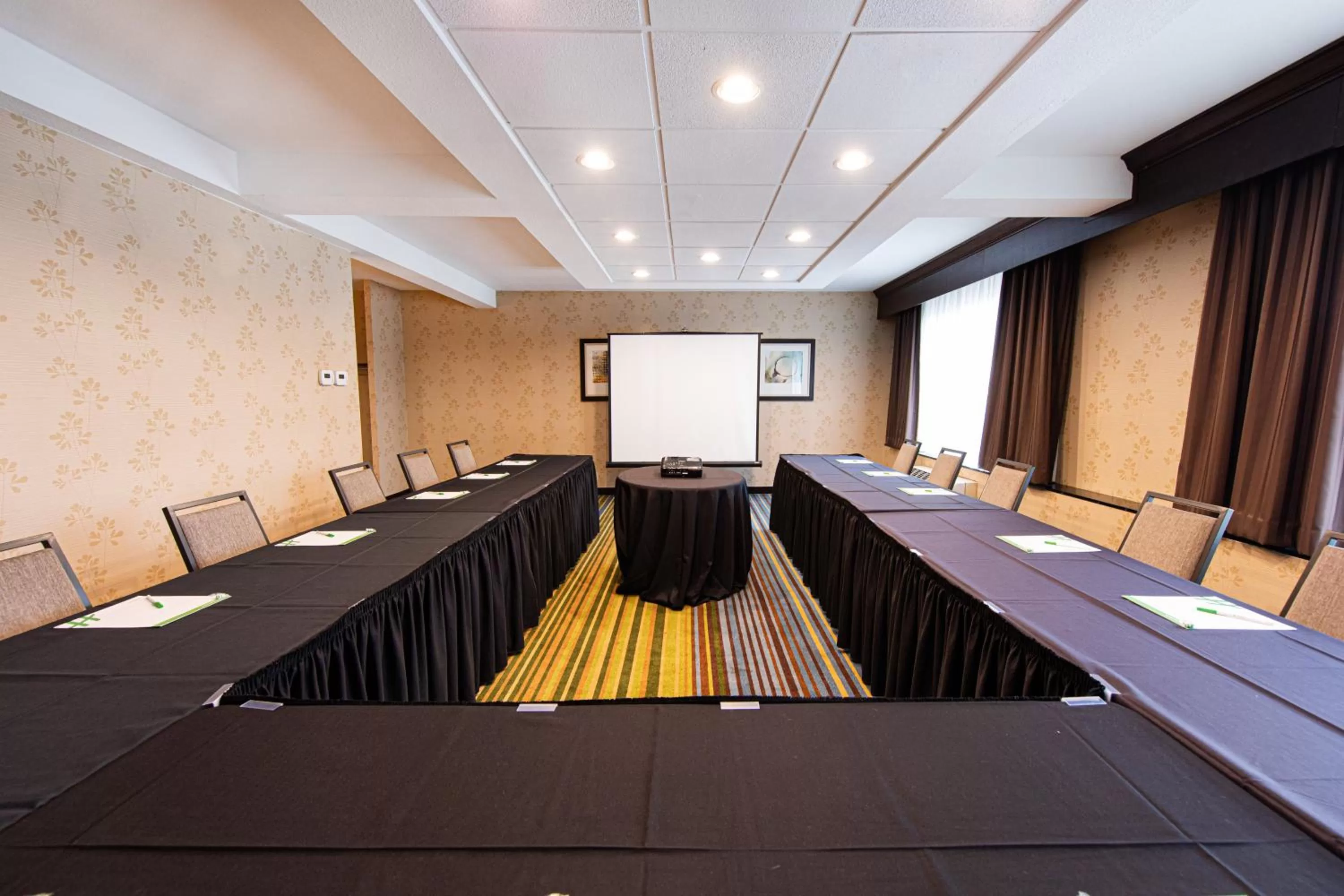 Meeting/conference room in Holiday Inn St. Louis Airport West Earth City by IHG