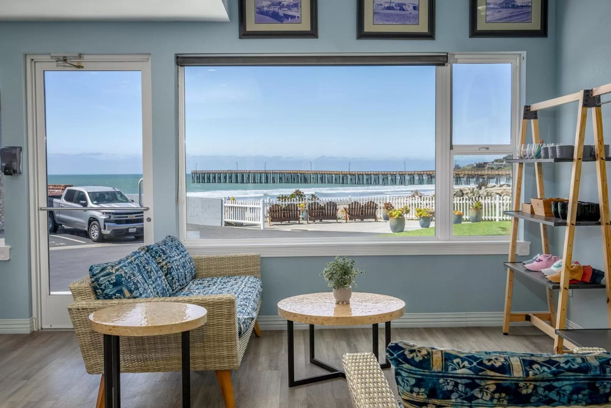 Lobby or reception in Shoreline Inn...on the beach