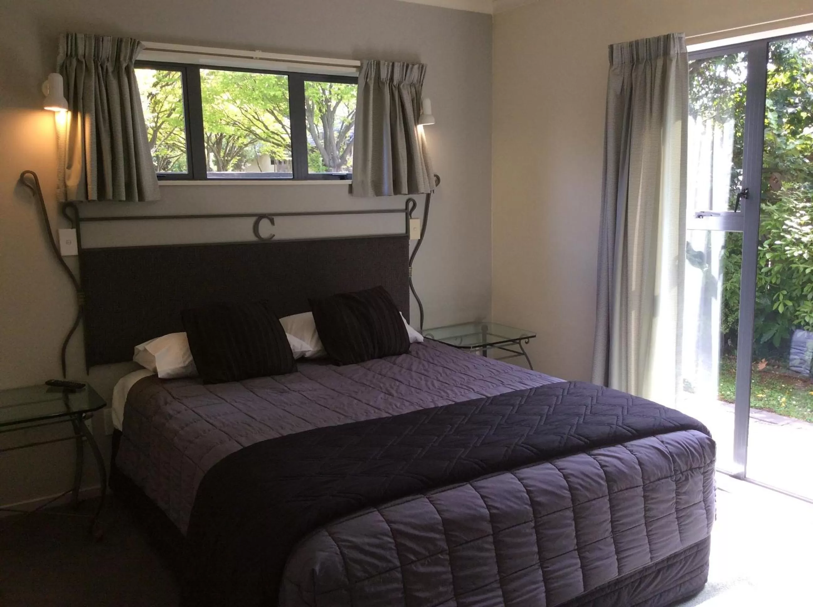 Bedroom, Bed in Chancellor Motor Lodge and Conference Centre