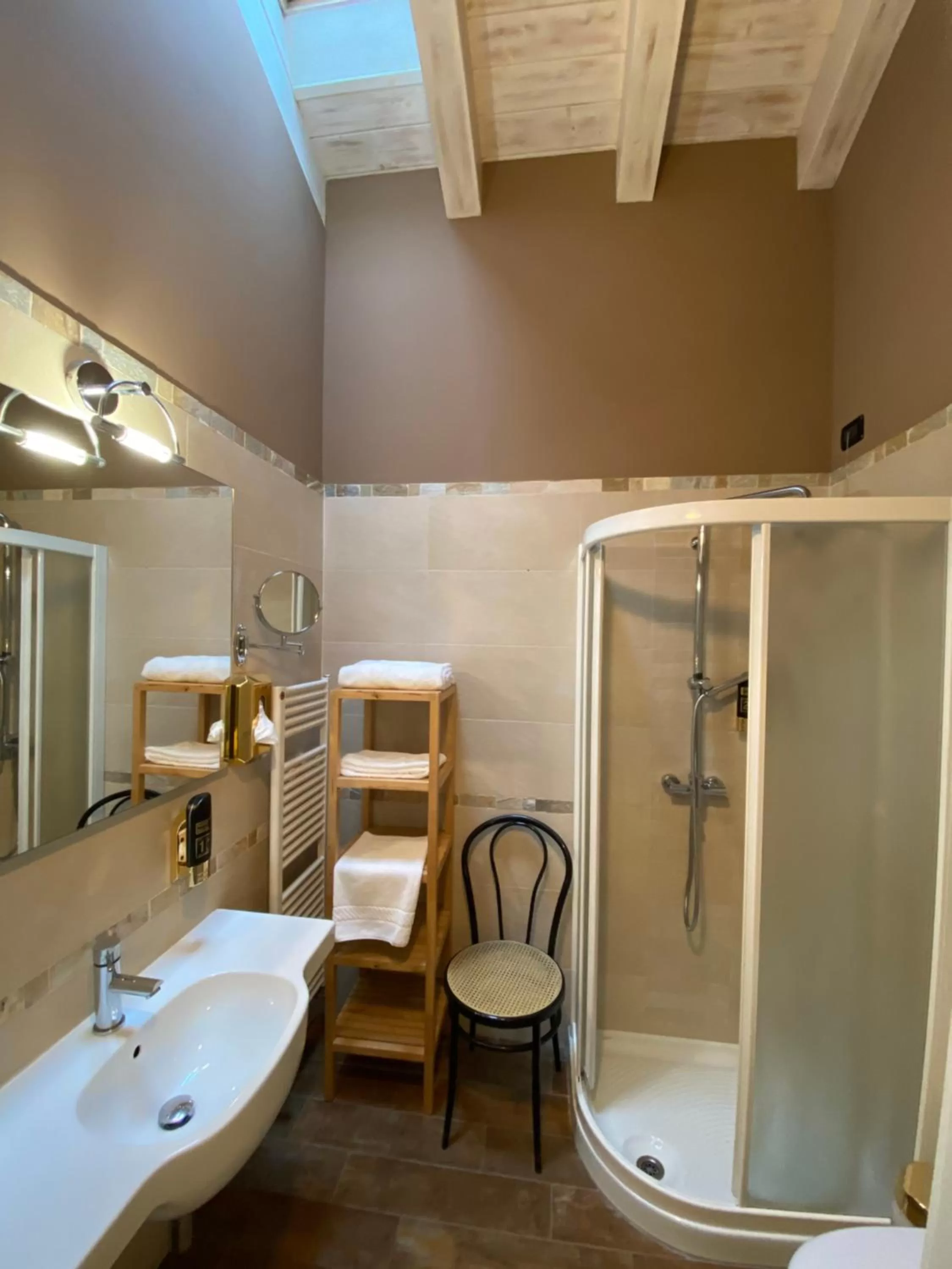 Shower in Le Fate Corbezzole