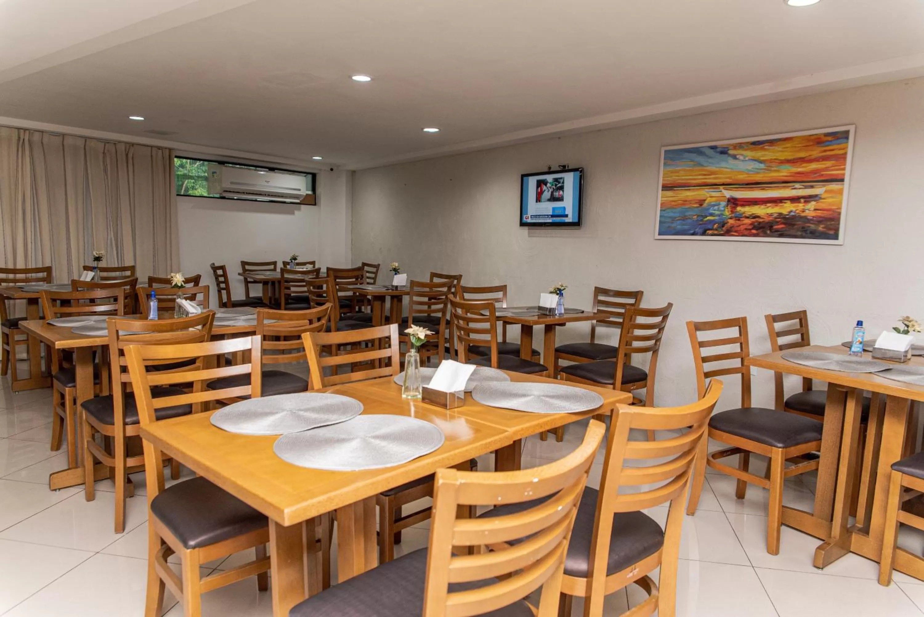 Restaurant/places to eat in Nord Easy Imperial Suites