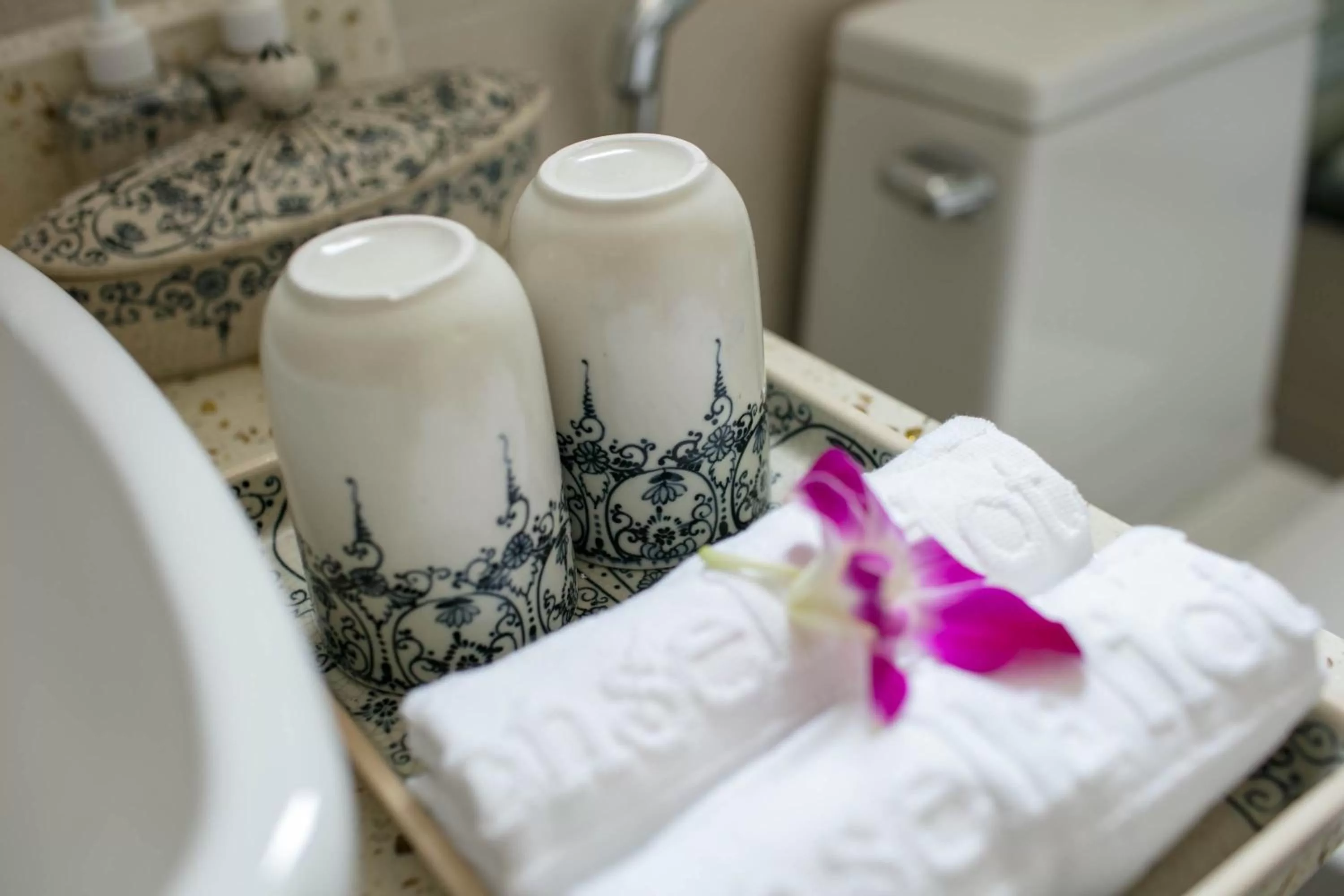 Toilet in Bonsella Hotel