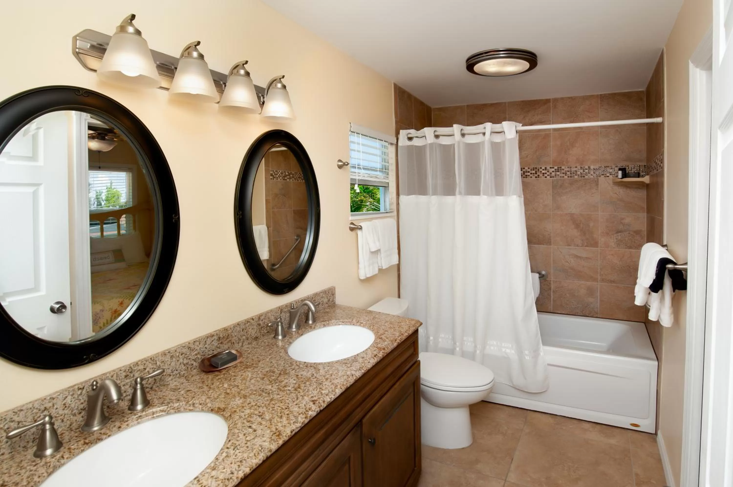 Toilet in Cedar Cove Resort & Cottages