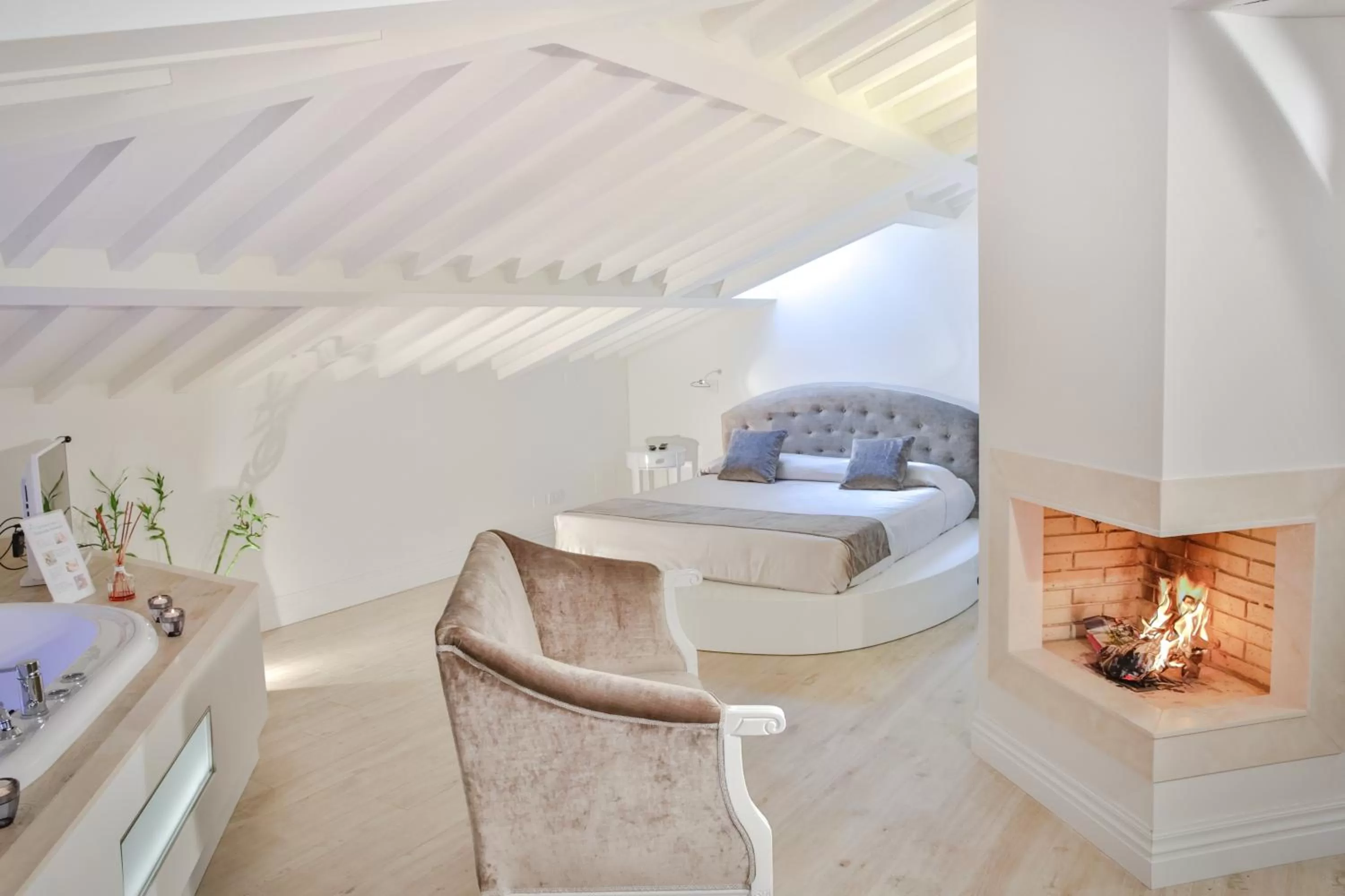 Photo of the whole room in VILLA LIBERTY Boutique Hotel - Borgo Capitano Collection