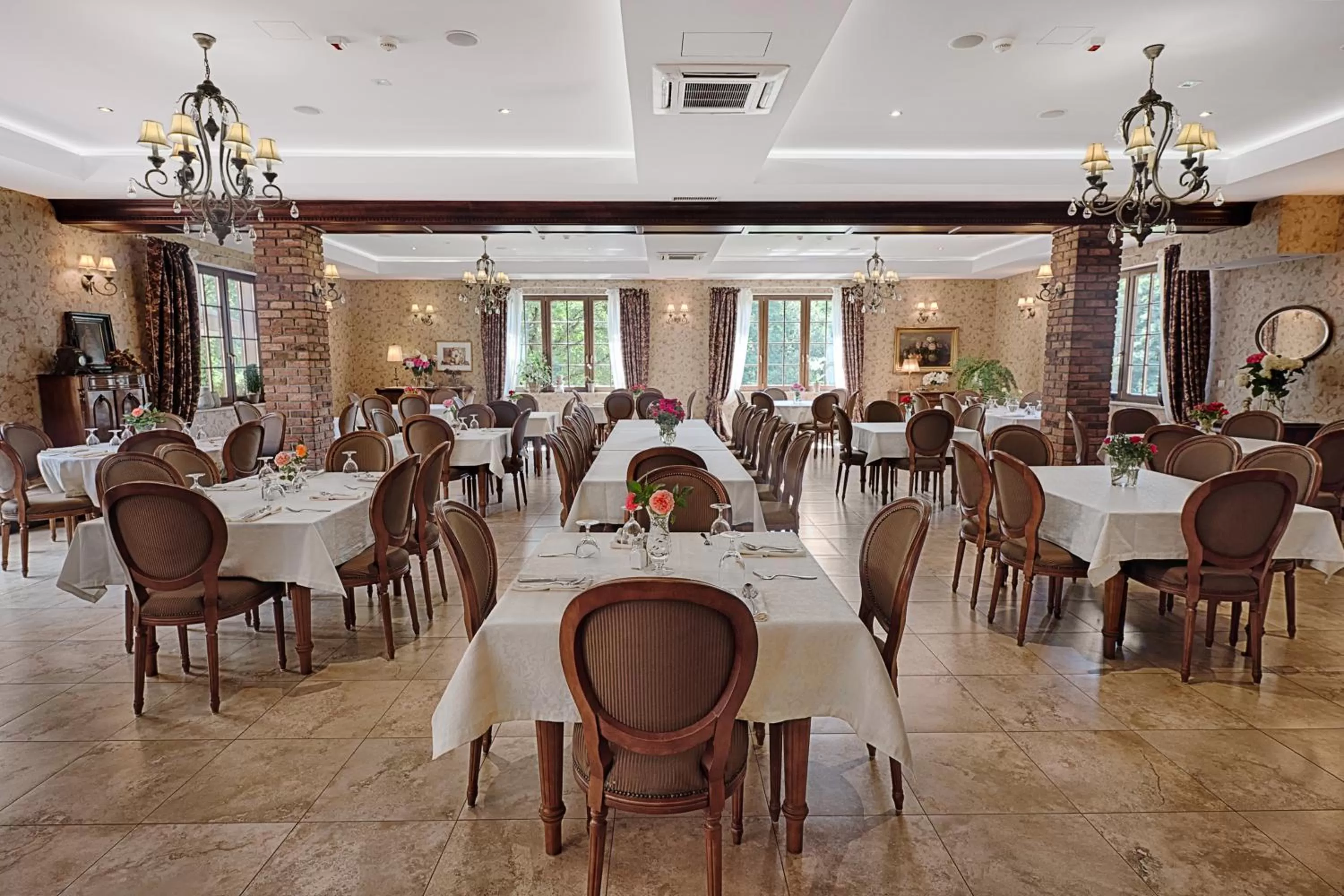 Restaurant/places to eat in ForRest Hotel & Restaurant