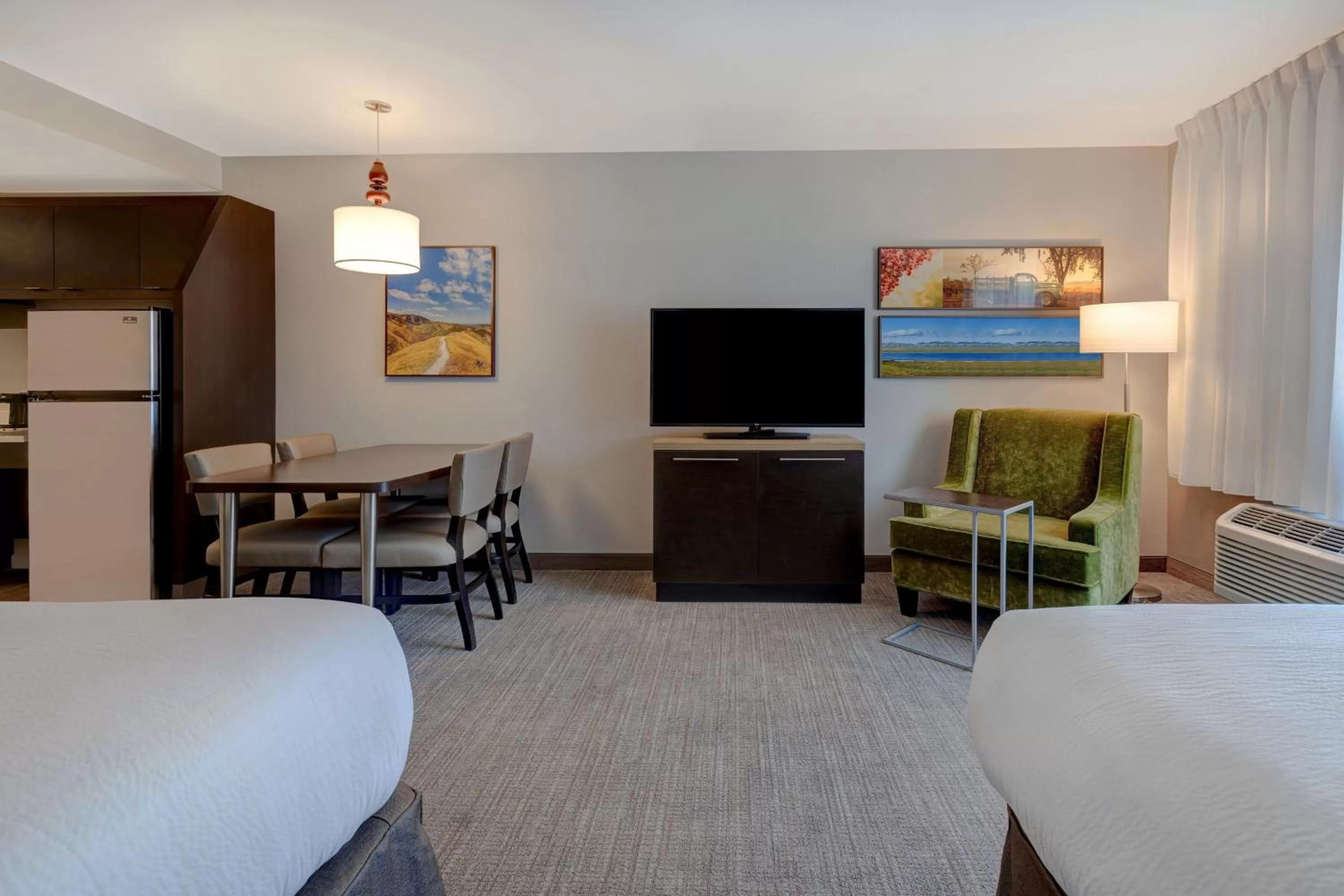 Photo of the whole room, Bed in TownePlace Suites by Marriott San Luis Obispo