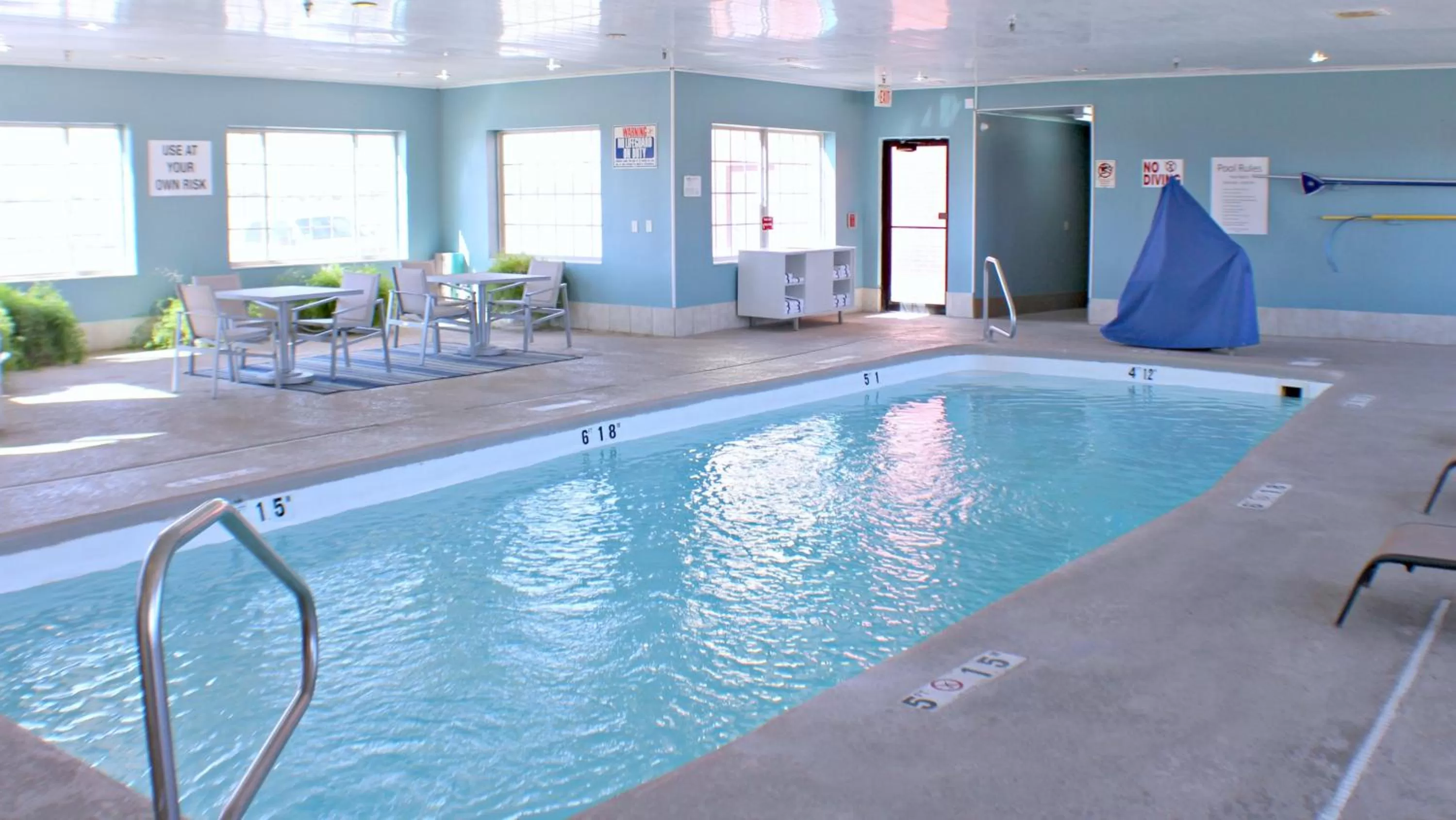 Swimming pool in Holiday Inn Express & Suites Plainview by IHG