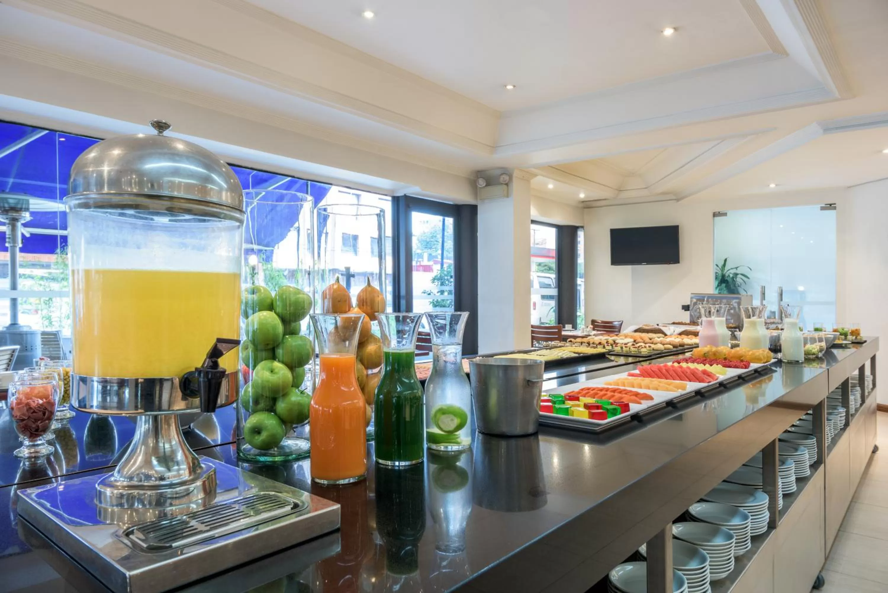 Restaurant/places to eat in Radisson Bogota Metrotel