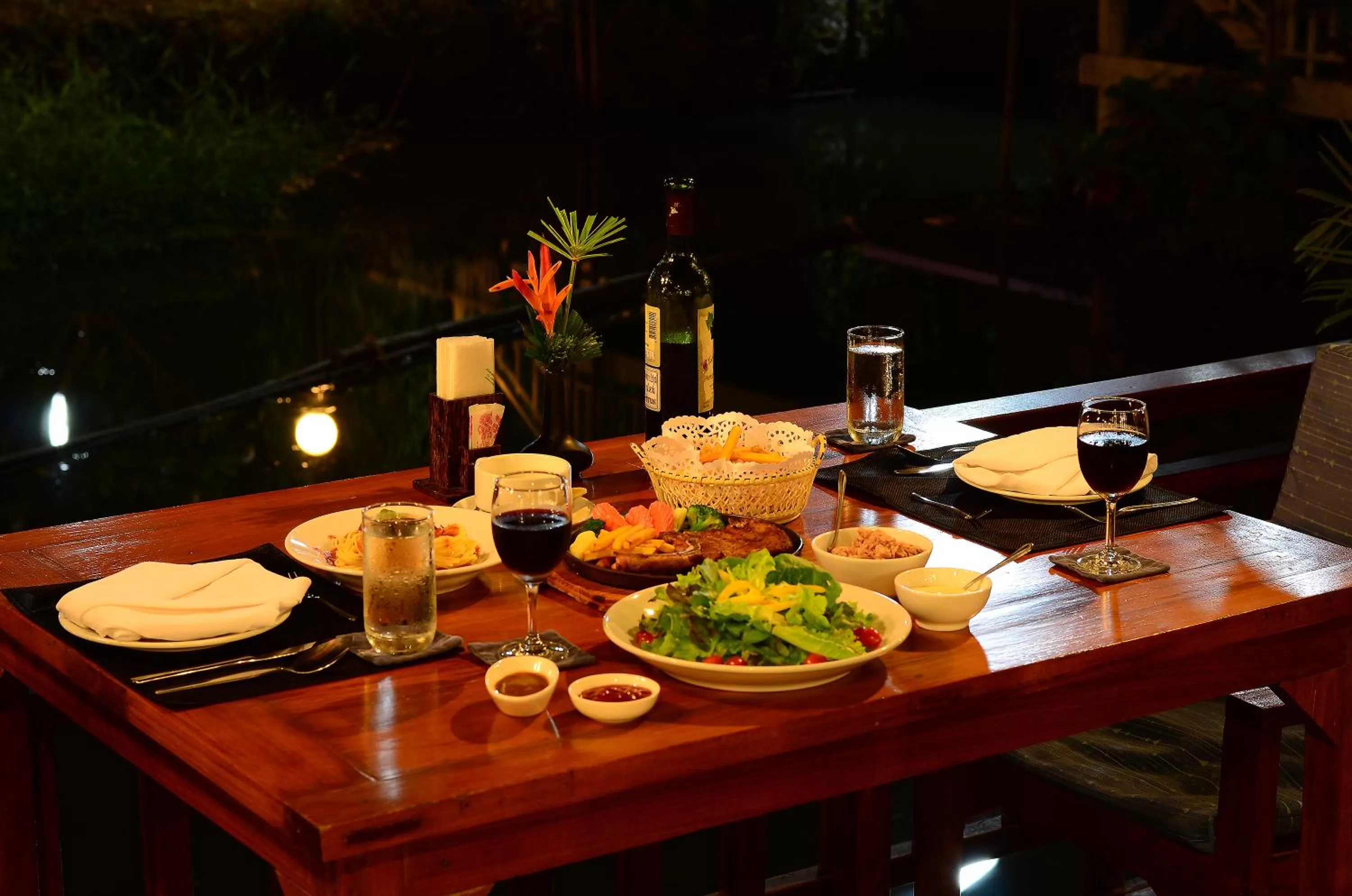 Food in Maikaew Damnoen Resort