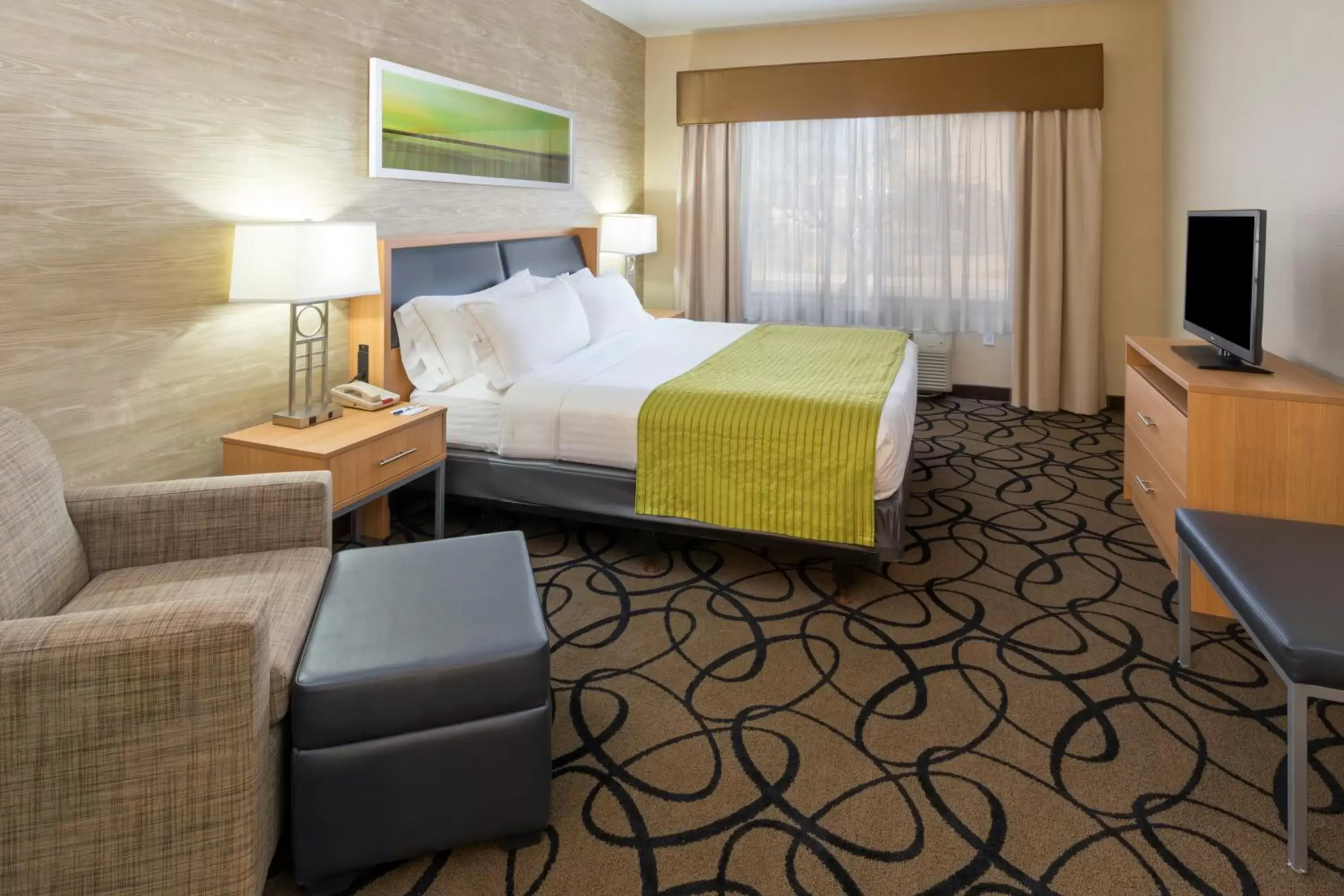 King Room - Hearing Accessible in Holiday Inn Express Hotel and Suites - Henderson by IHG King Room - Hearing Accessible in Holiday Inn Express Hotel and Suites - Henderson by IHG