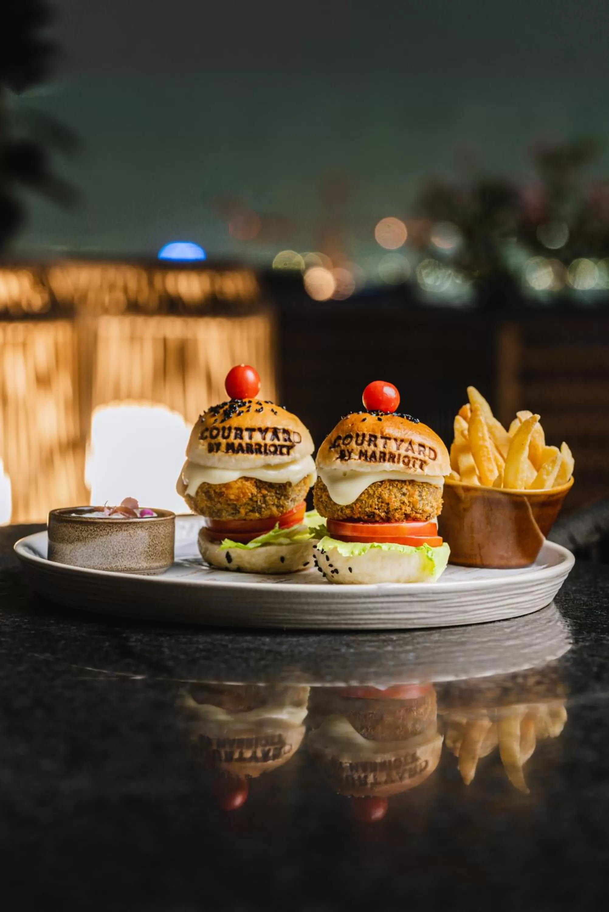 Restaurant/places to eat in Courtyard by Marriott Navi Mumbai