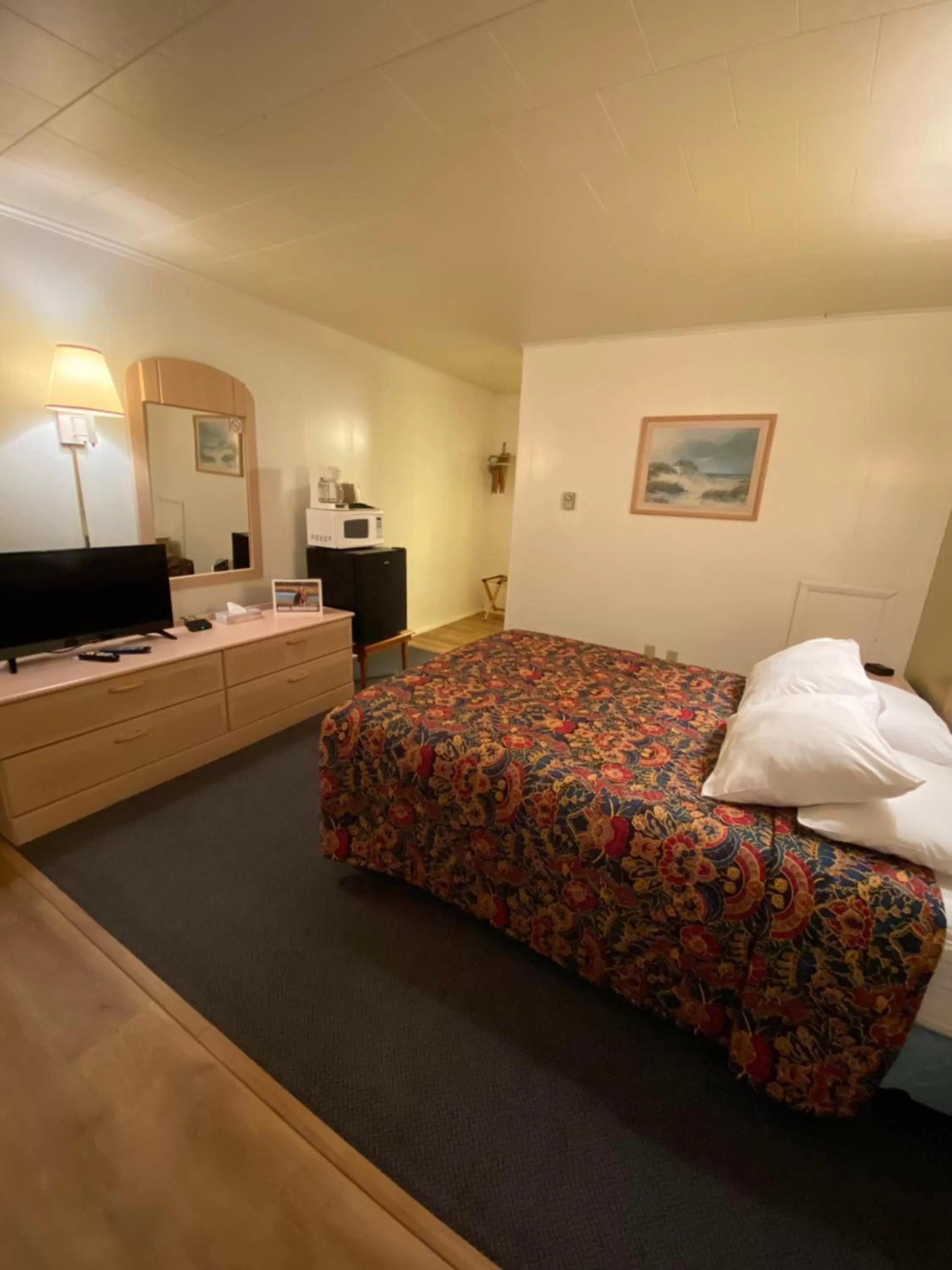 Photo of the whole room, Bed in Birchwood inn